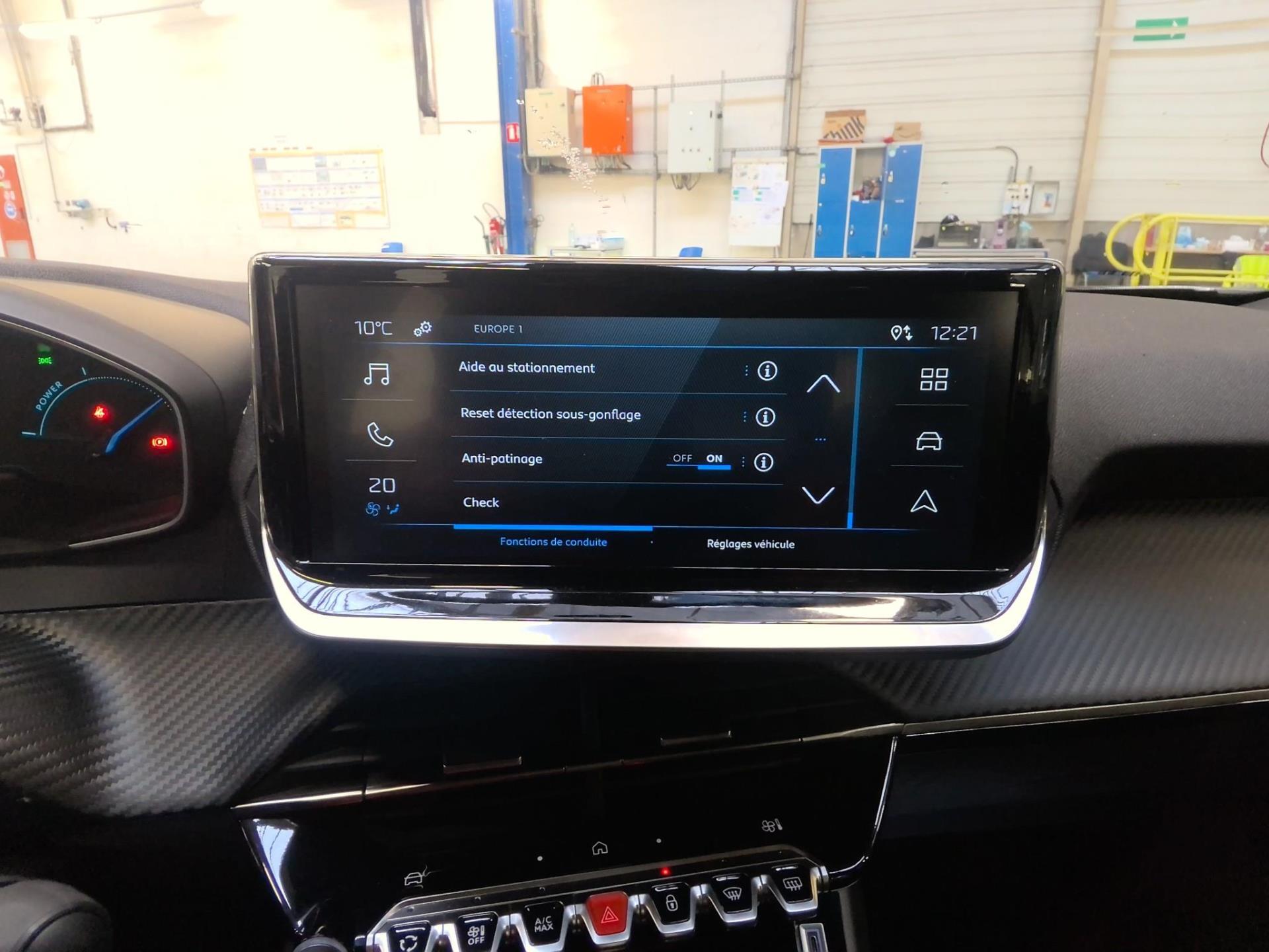 Peugeot 2008 Hybrid 136 e-DCS6 Style 2025