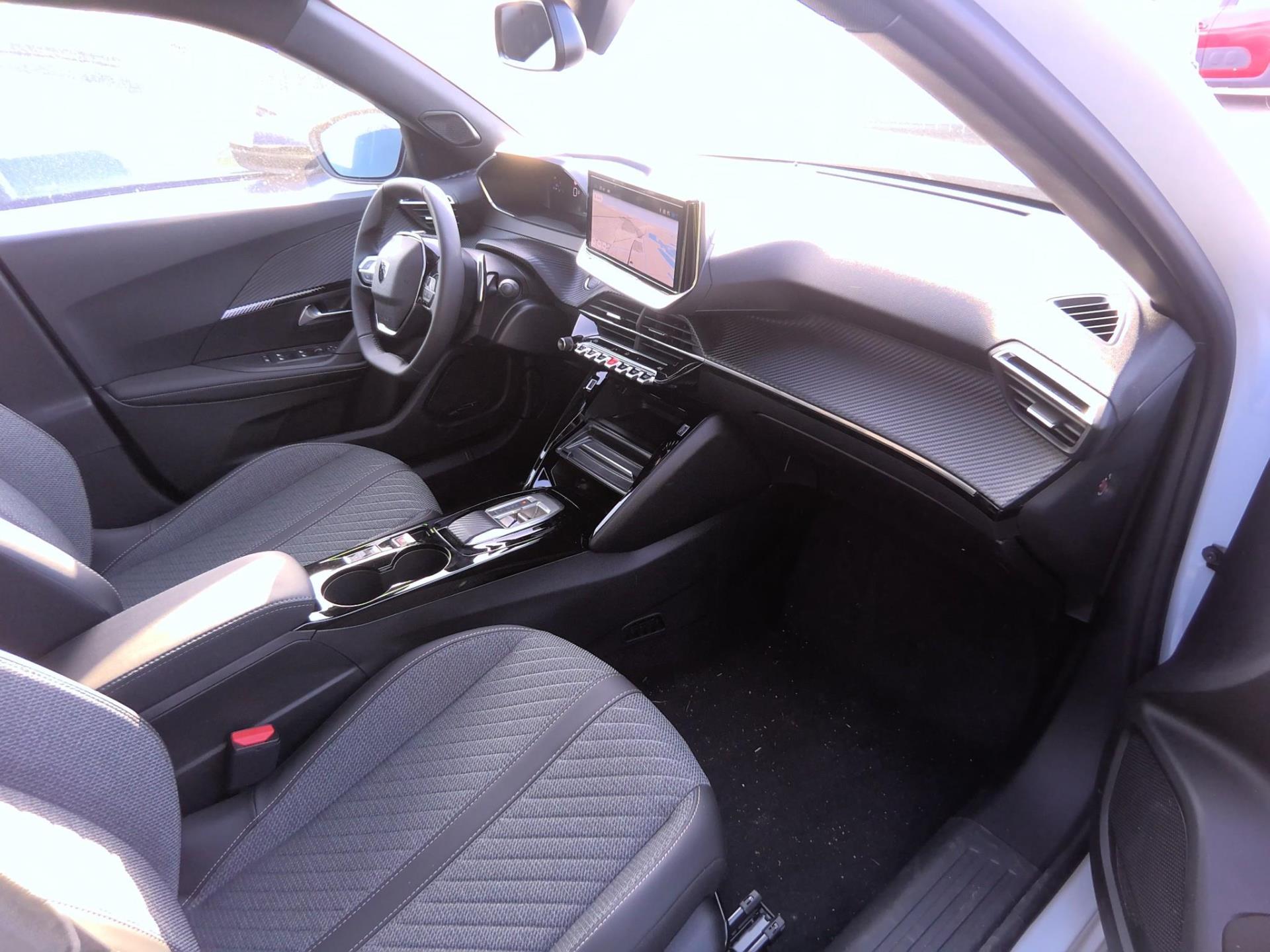 Peugeot 2008 Hybrid 136 e-DCS6 Allure 2025