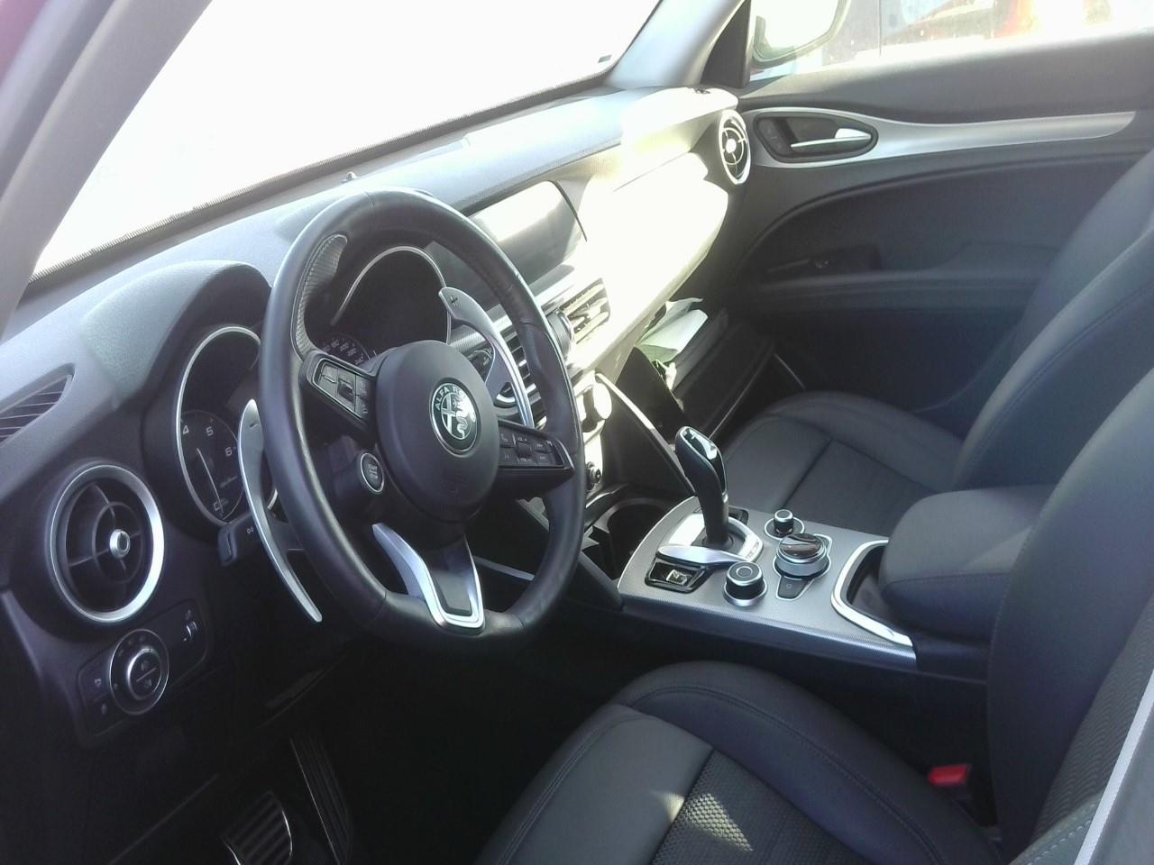 Foto Alfa Romeo Stelvio 2