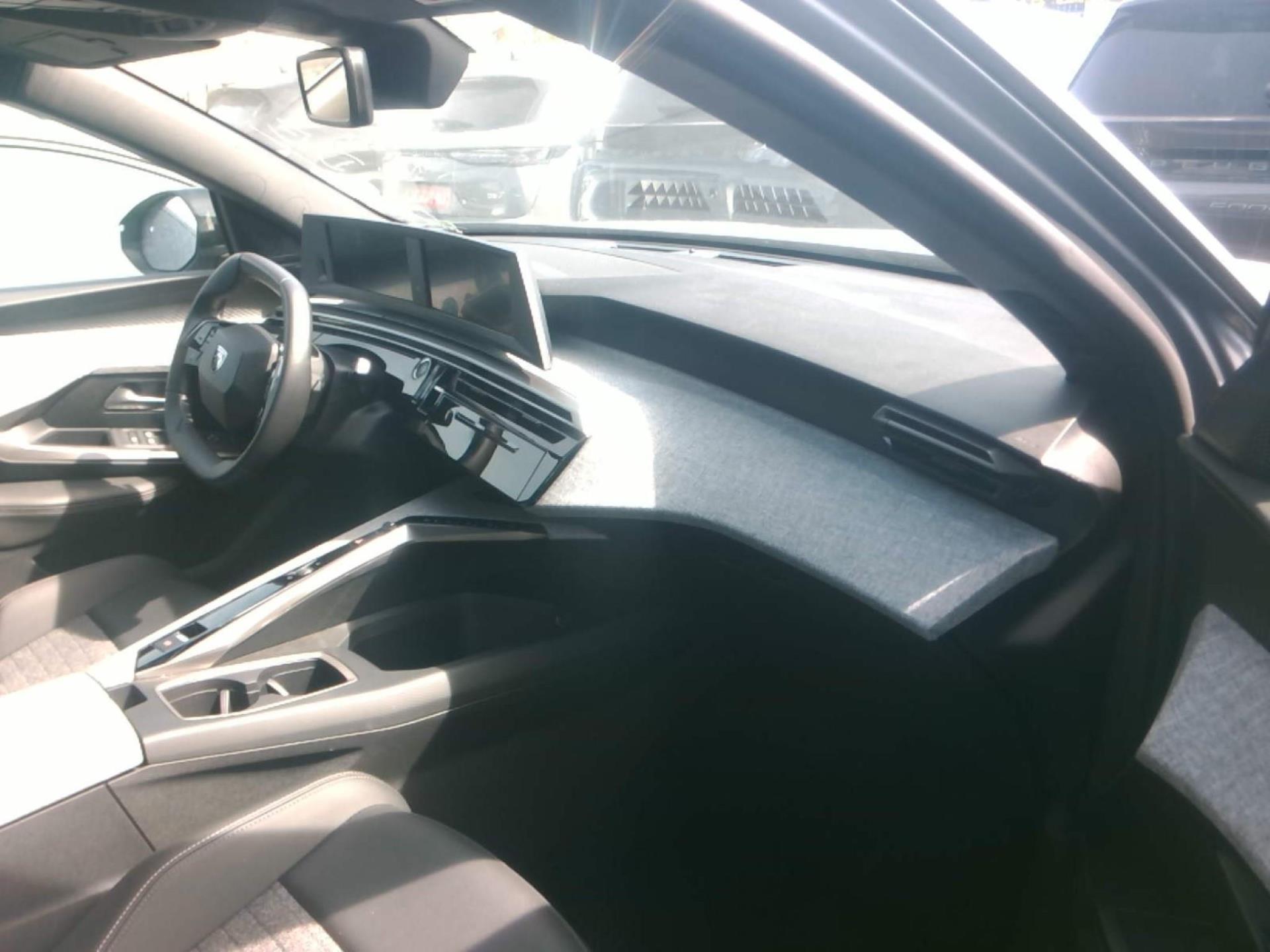 Peugeot 5008 Hybrid 145 ch e-DCS6 Allure 2025