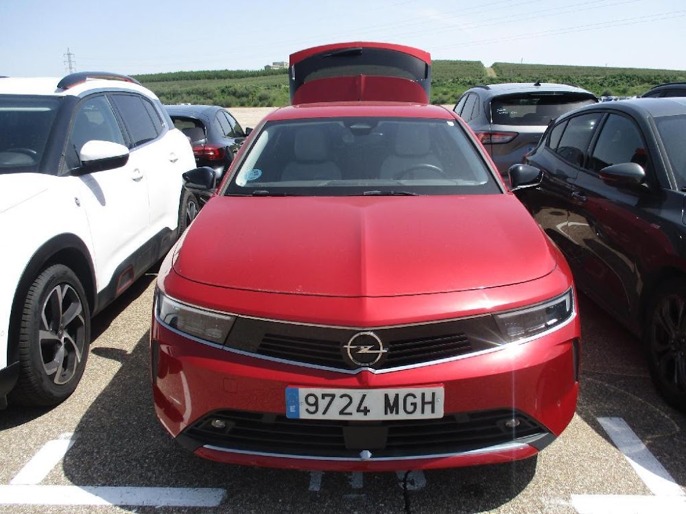 Opel Astra Nuevo Astra 5P Elegance 1.2T XHT MT6 S/S 130 HP (96kW)