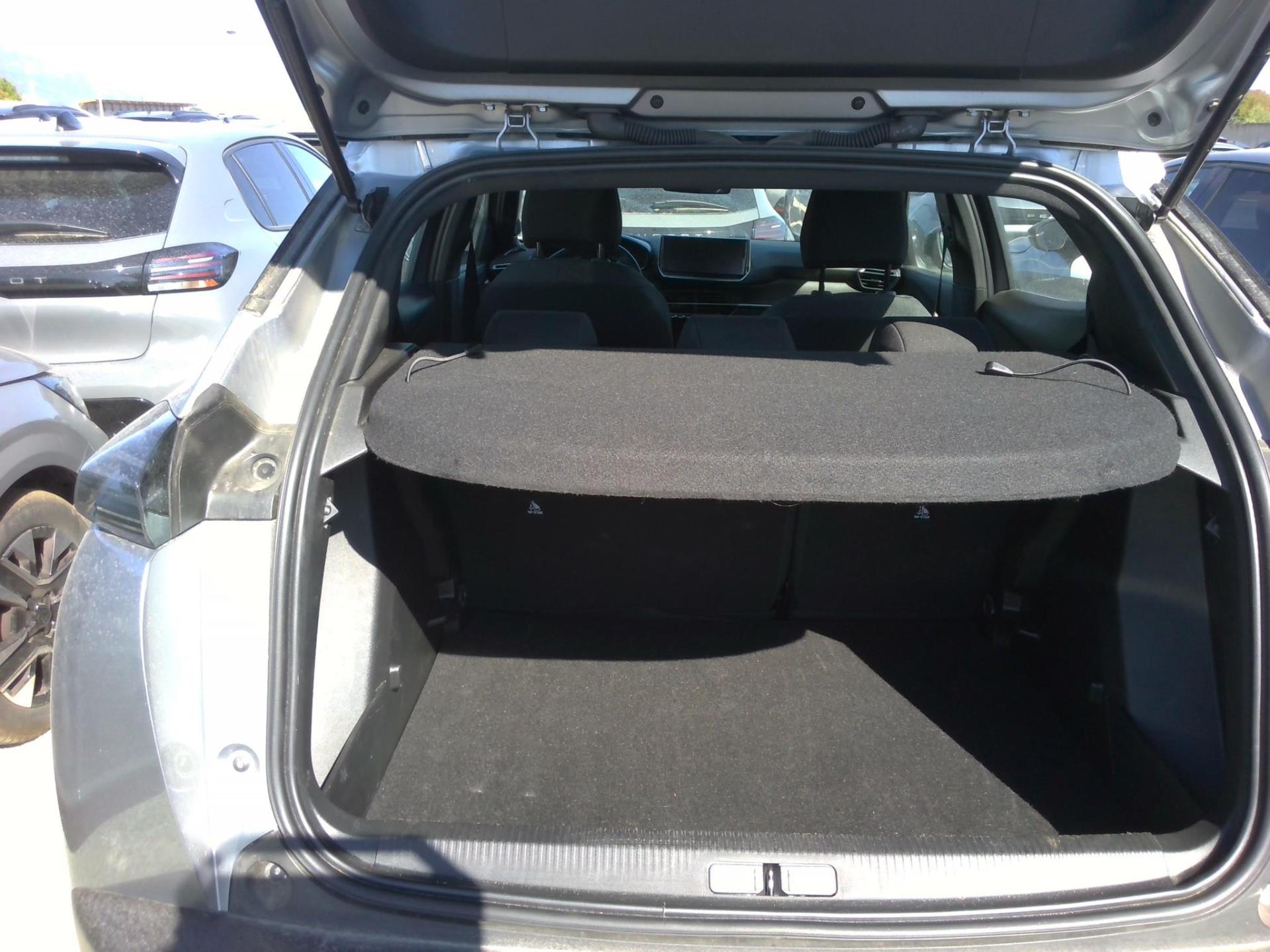 Peugeot 2008 Hybrid 136 e-DCS6 Style 2025