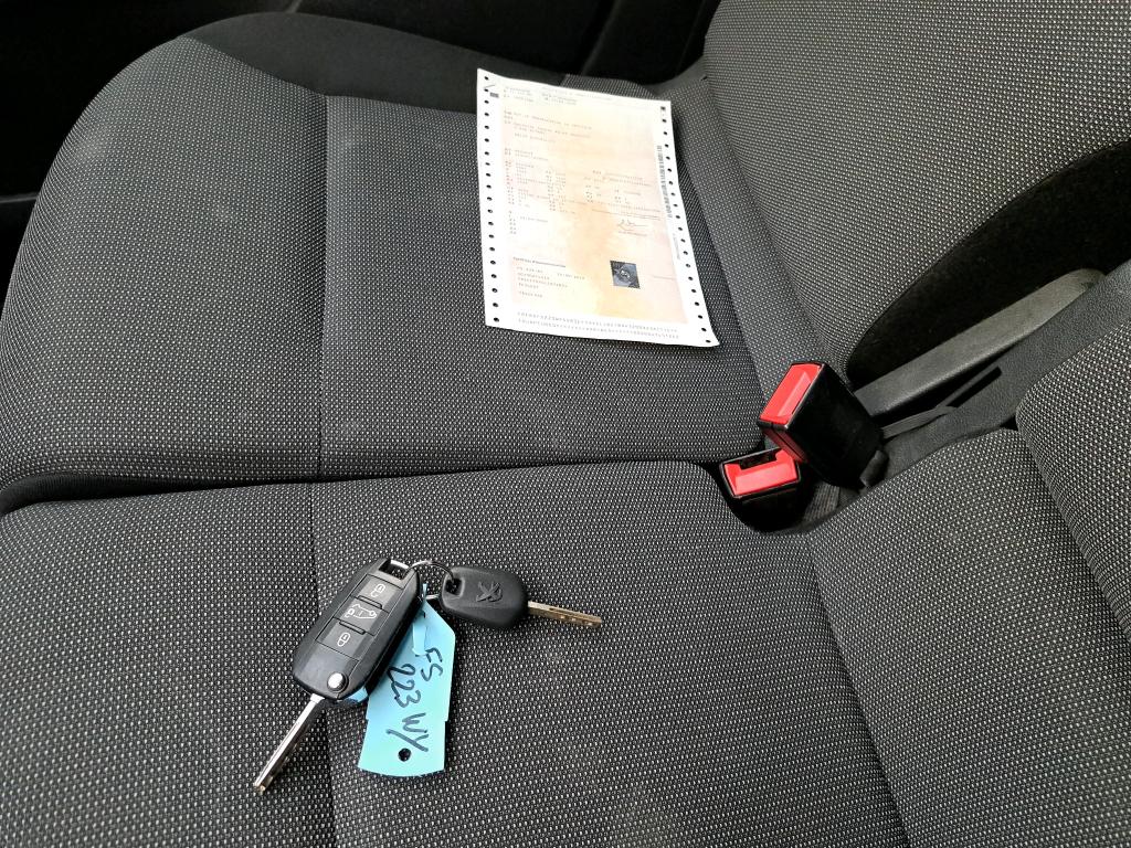 Peugeot PARTNER FOURGON STANDARD 650 KG BLUEHDI 100 S&S BVM5 PREMIUM 2020