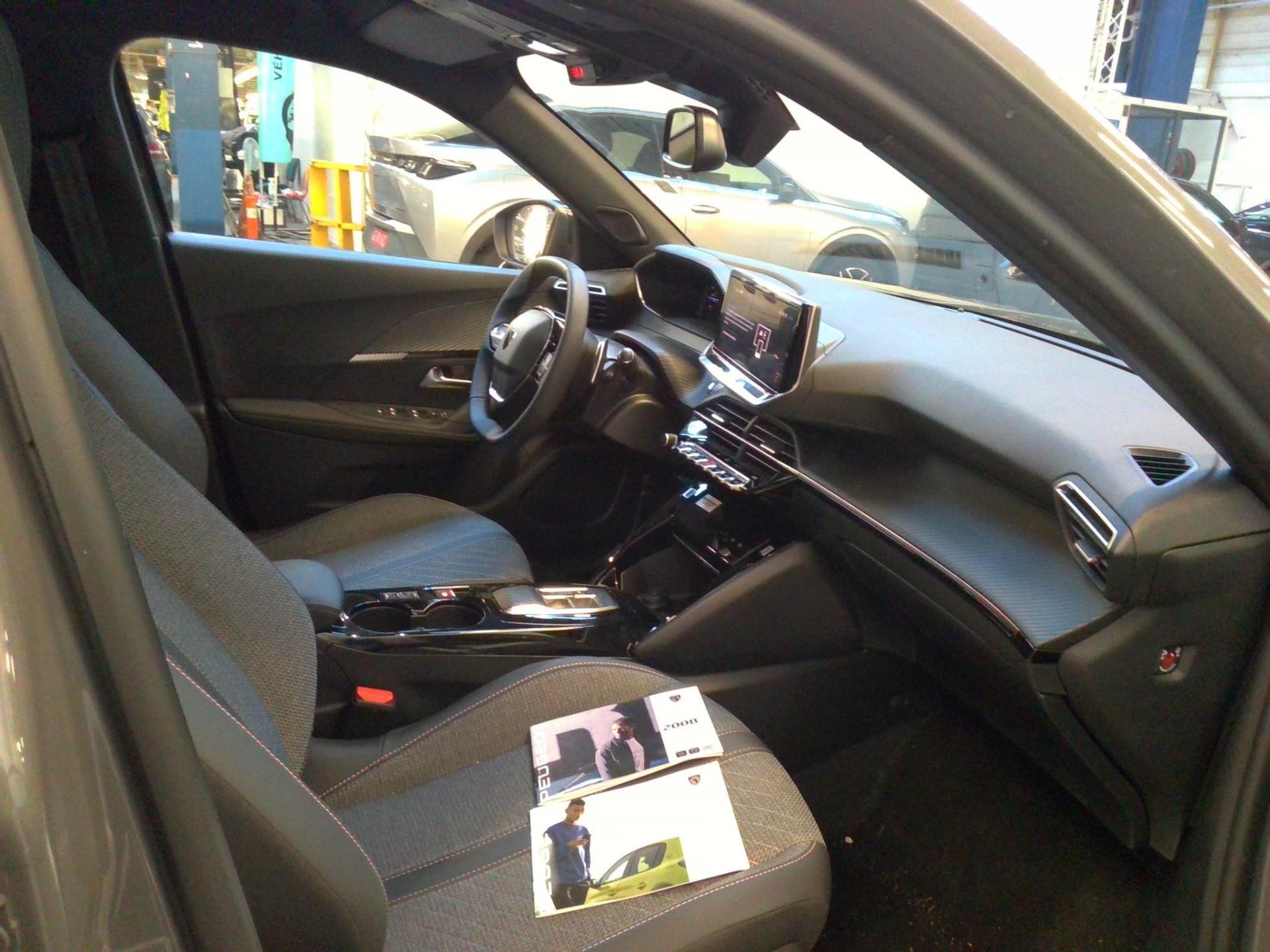 Peugeot 2008 Hybrid 136 e-DCS6 Allure 2024