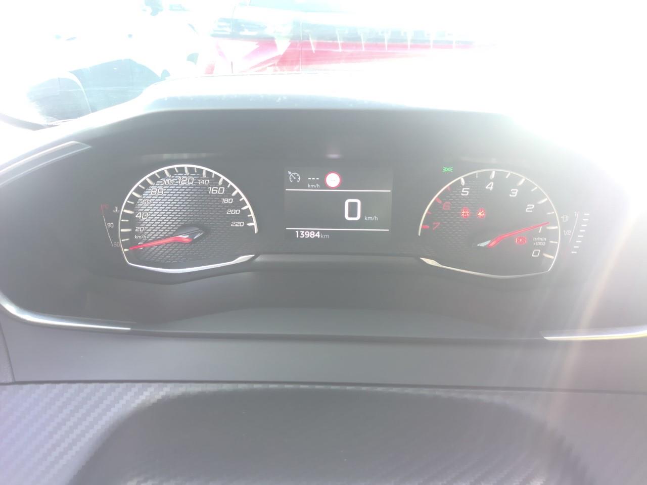 Foto Peugeot 208 5