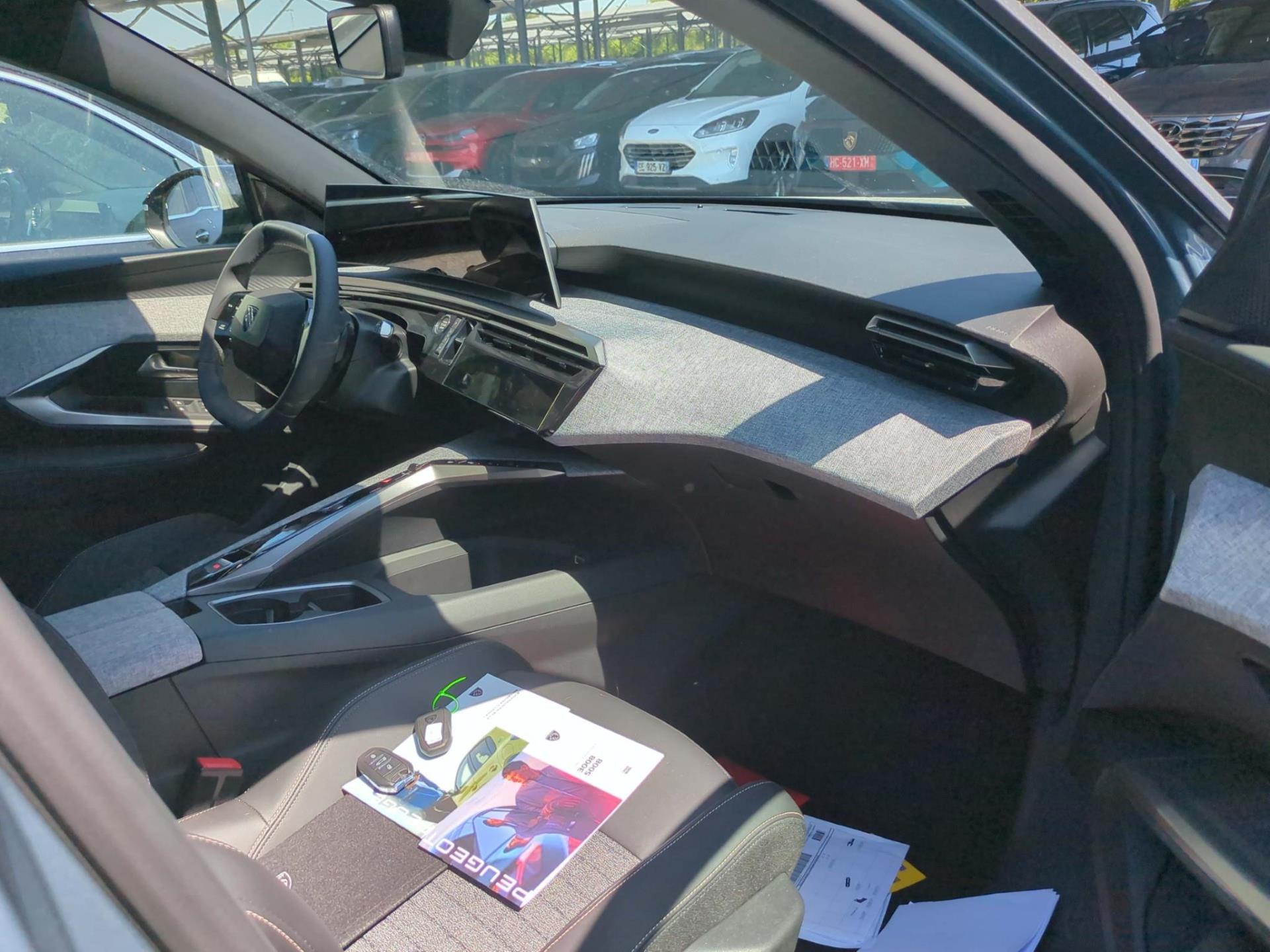 Peugeot 3008 Hybrid 145 e-DCS6 Allure 2025