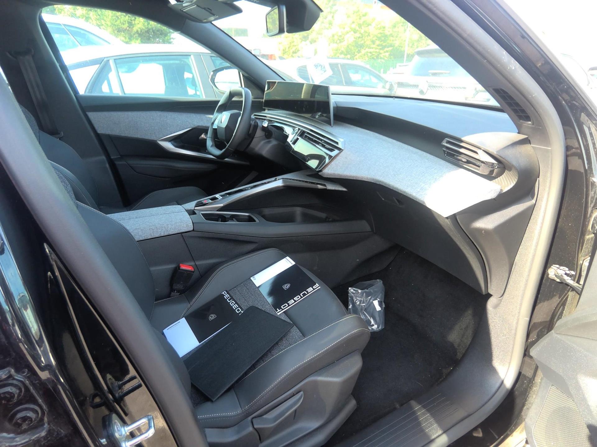 Peugeot 3008 Hybrid 145 e-DCS6 Allure 2025