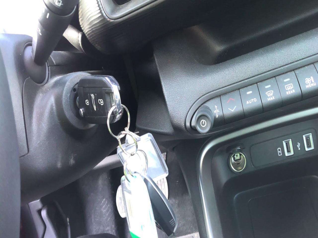 Foto Jeep AVENGER 11