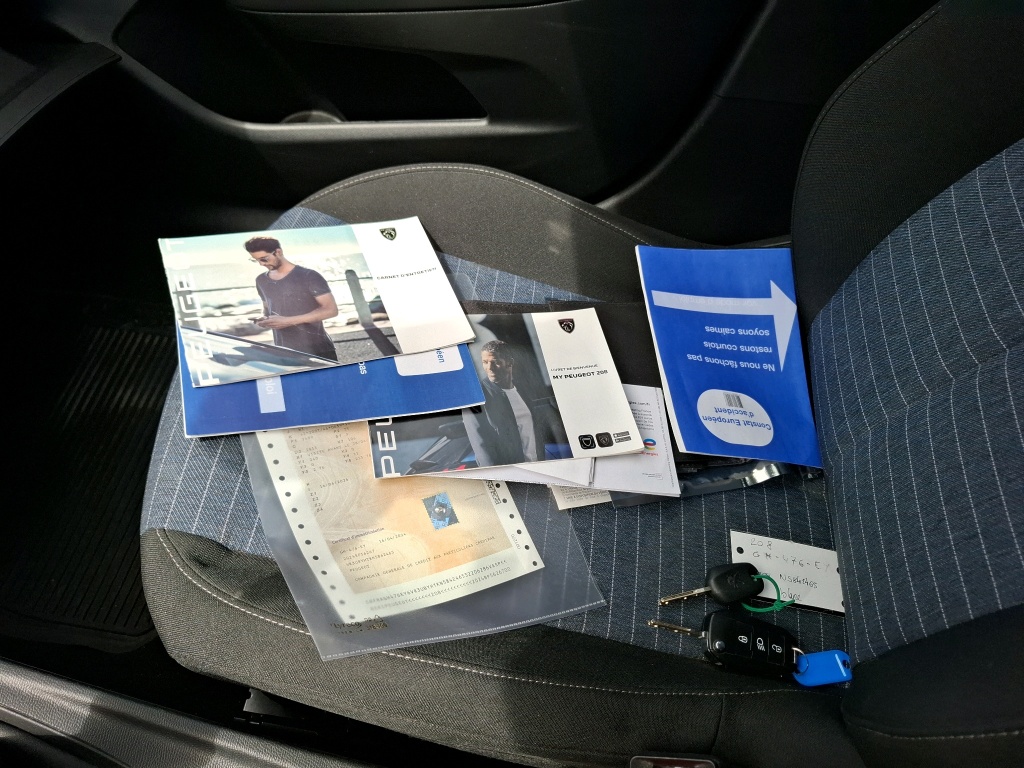 Peugeot 208 BLUEHDI 100 S&S BVM6 PREMIUM 2022