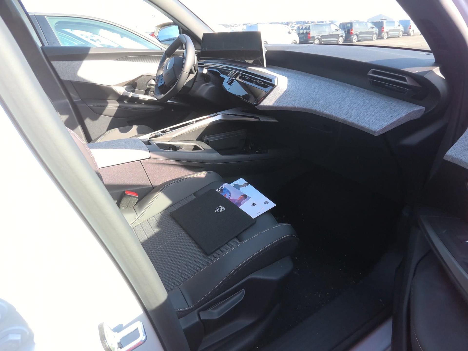 Peugeot 3008 Hybrid 136 e-DCS6 Allure 2025