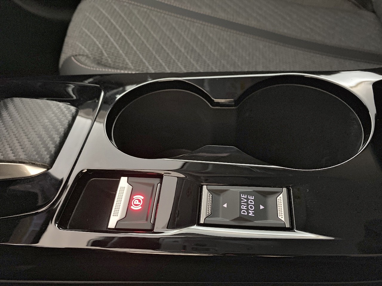 Peugeot 208 Hybrid 100 e-DCS6 Allure 2024