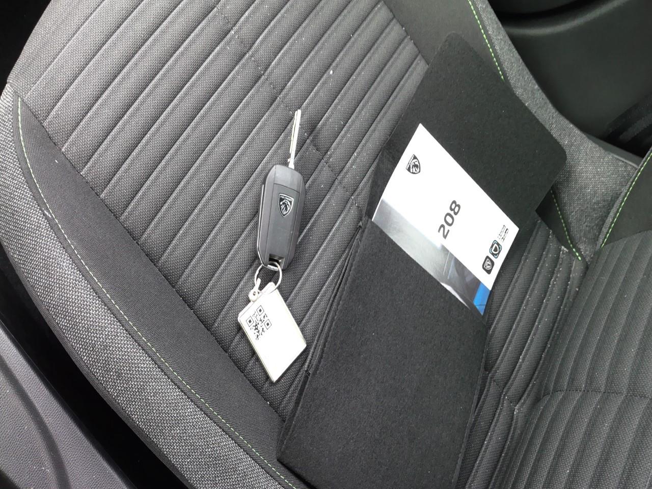 Foto Peugeot 208 18