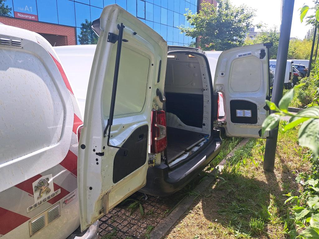 Peugeot PARTNER FOURGON LONG 950 KG BLUEHDI 130 S&S EAT8 ASPHALT 2021