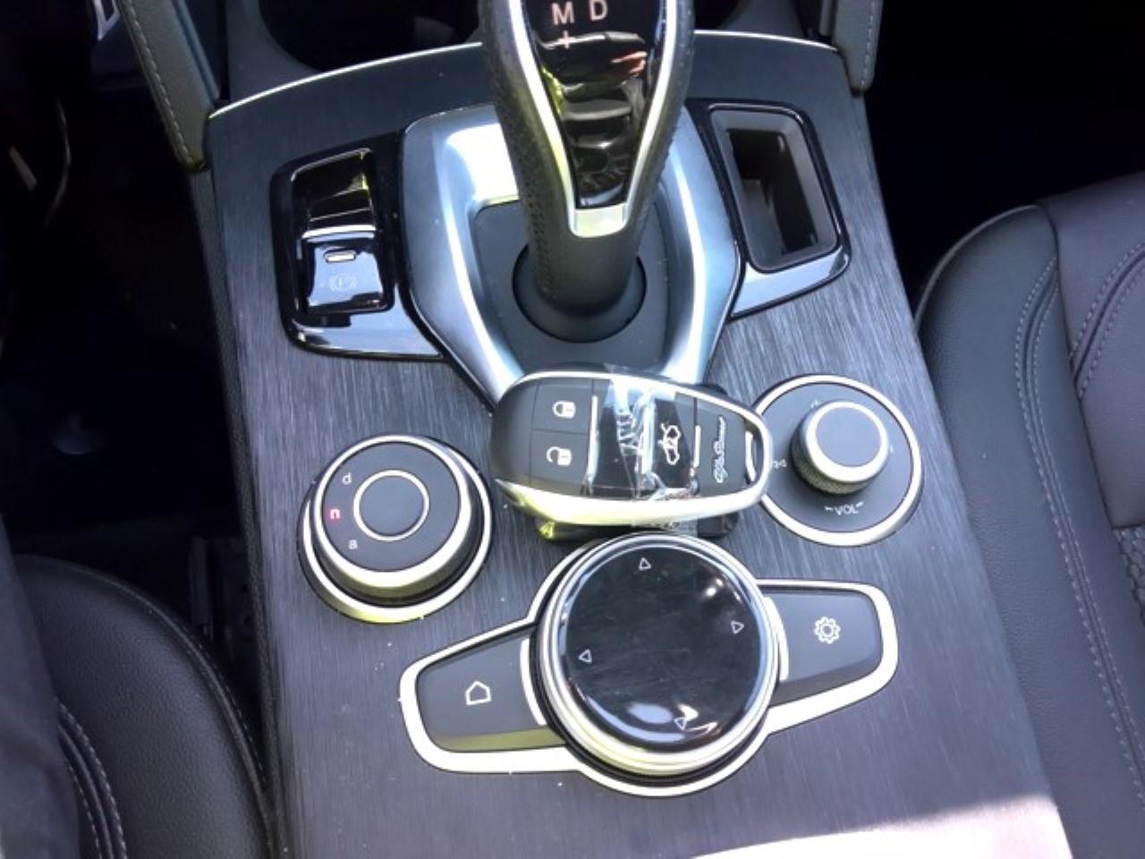 Foto Alfa Romeo Stelvio 9
