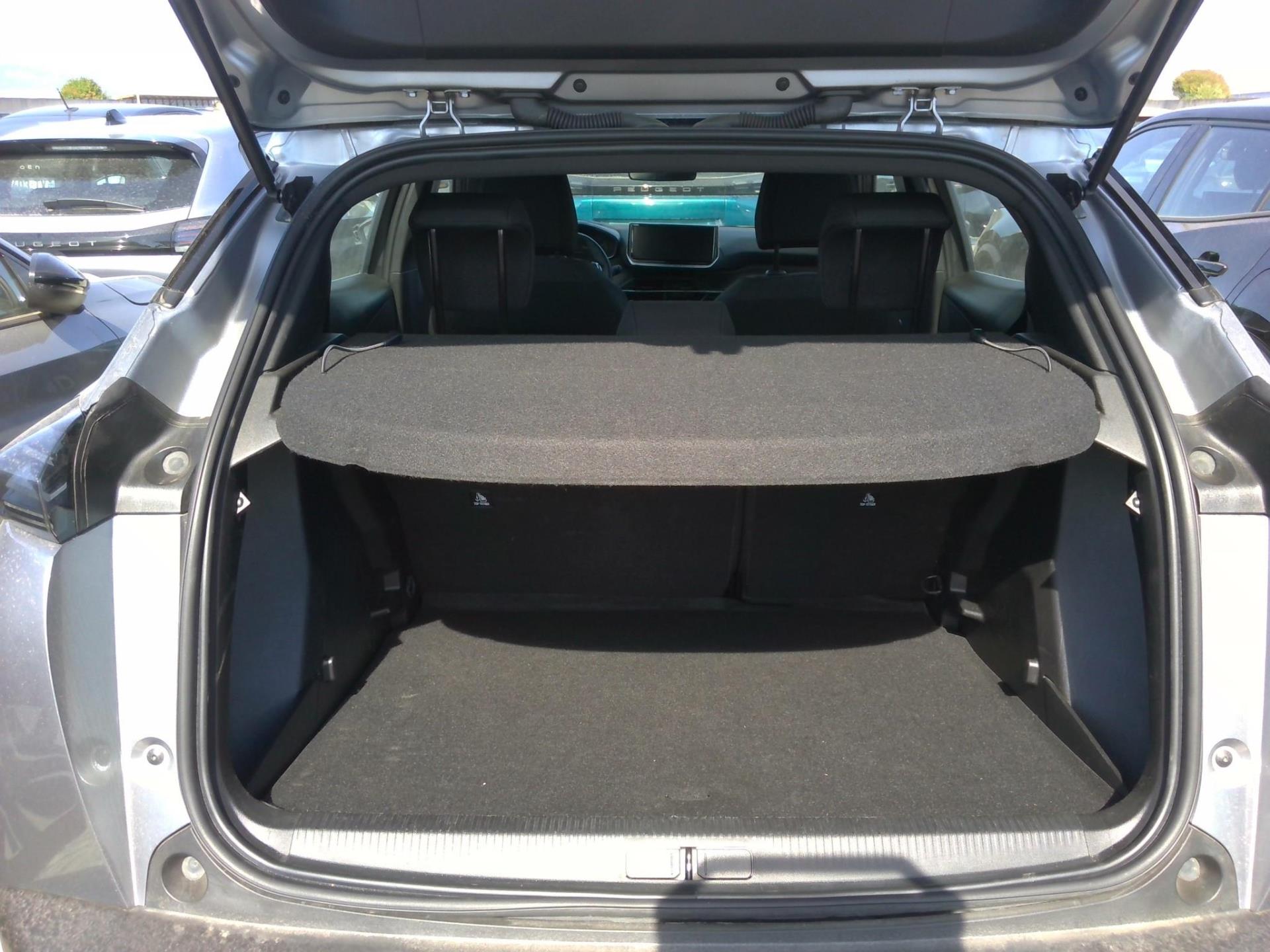 Peugeot 2008 Hybrid 136 e-DCS6 Style 2025