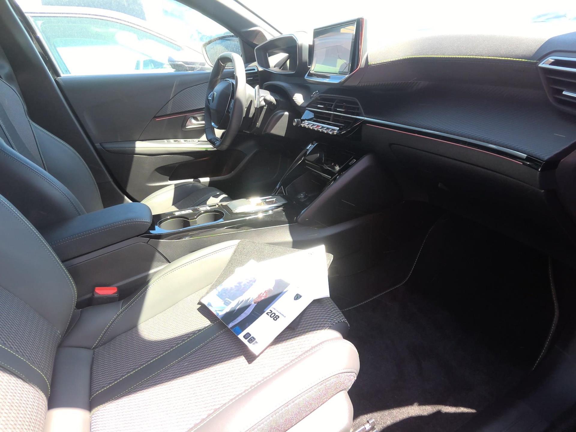 Peugeot 208 Hybrid 136 e-DCS6 GT 2024