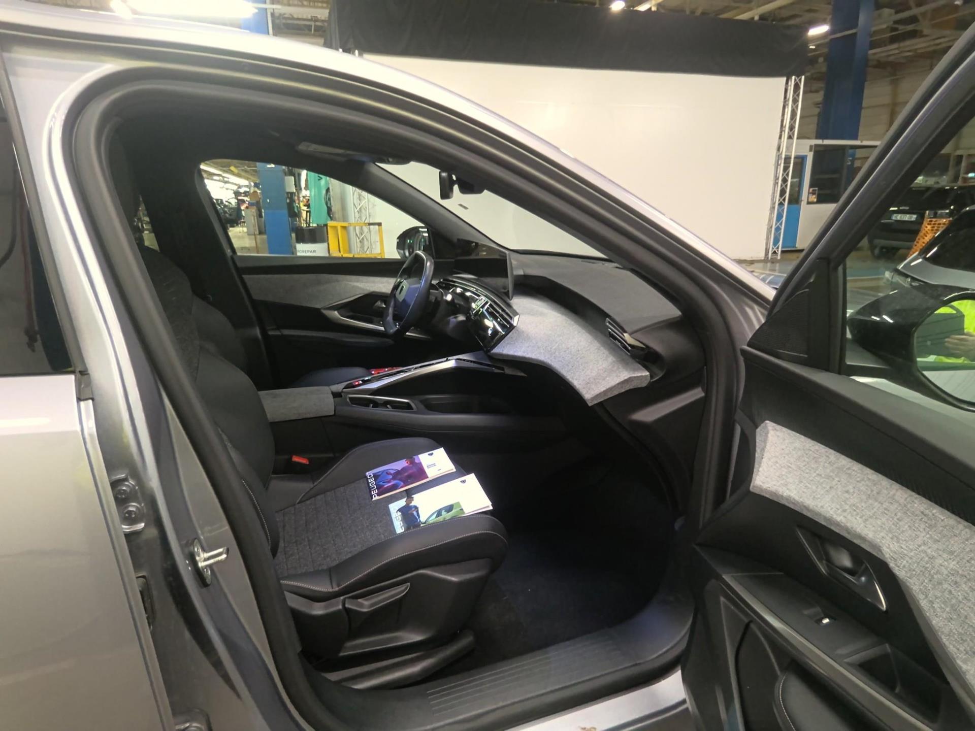 Peugeot 3008 Hybrid 136 e-DCS6 Allure 2025