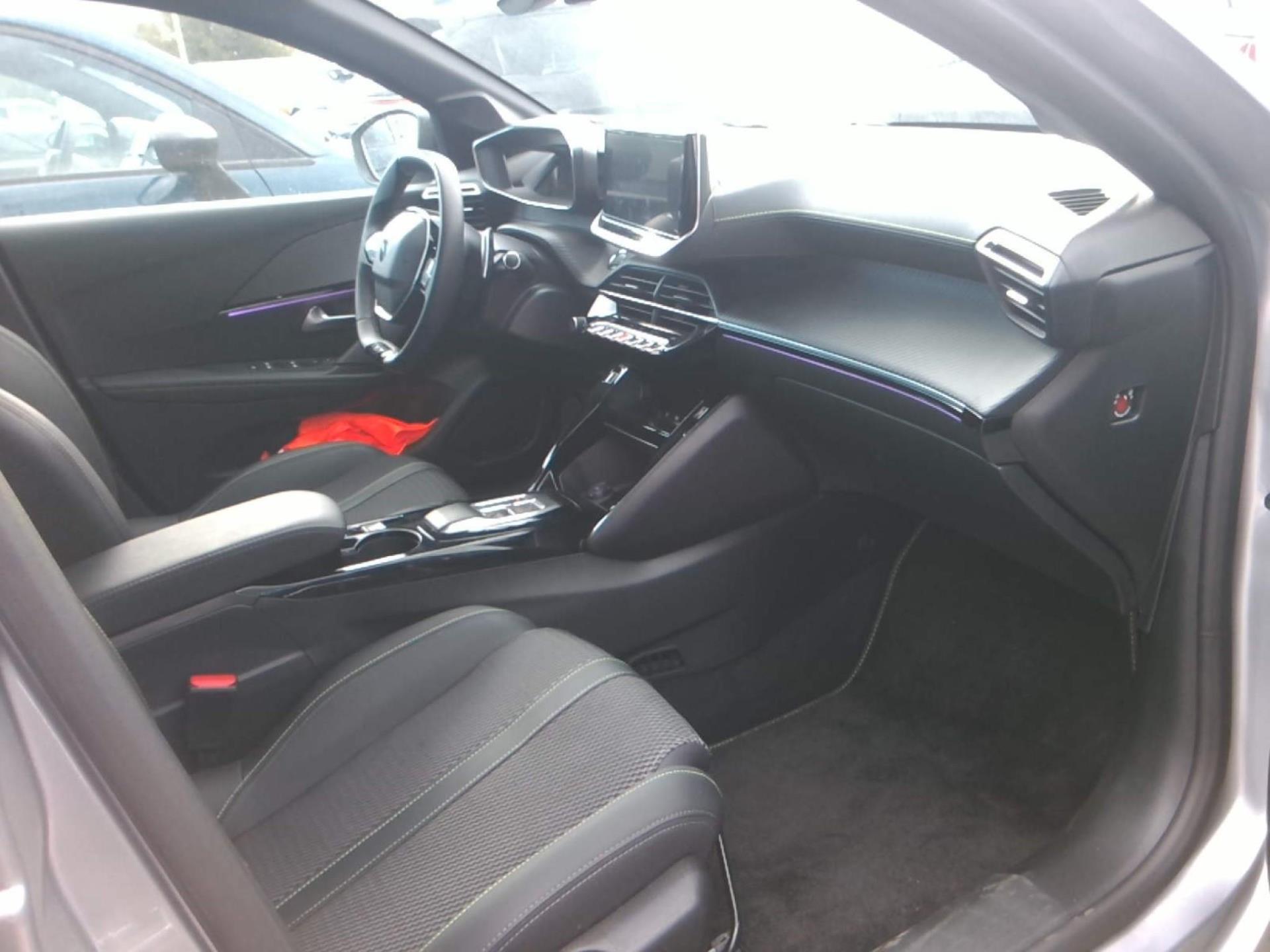 Peugeot 208 Hybrid 136 e-DCS6 GT 2024