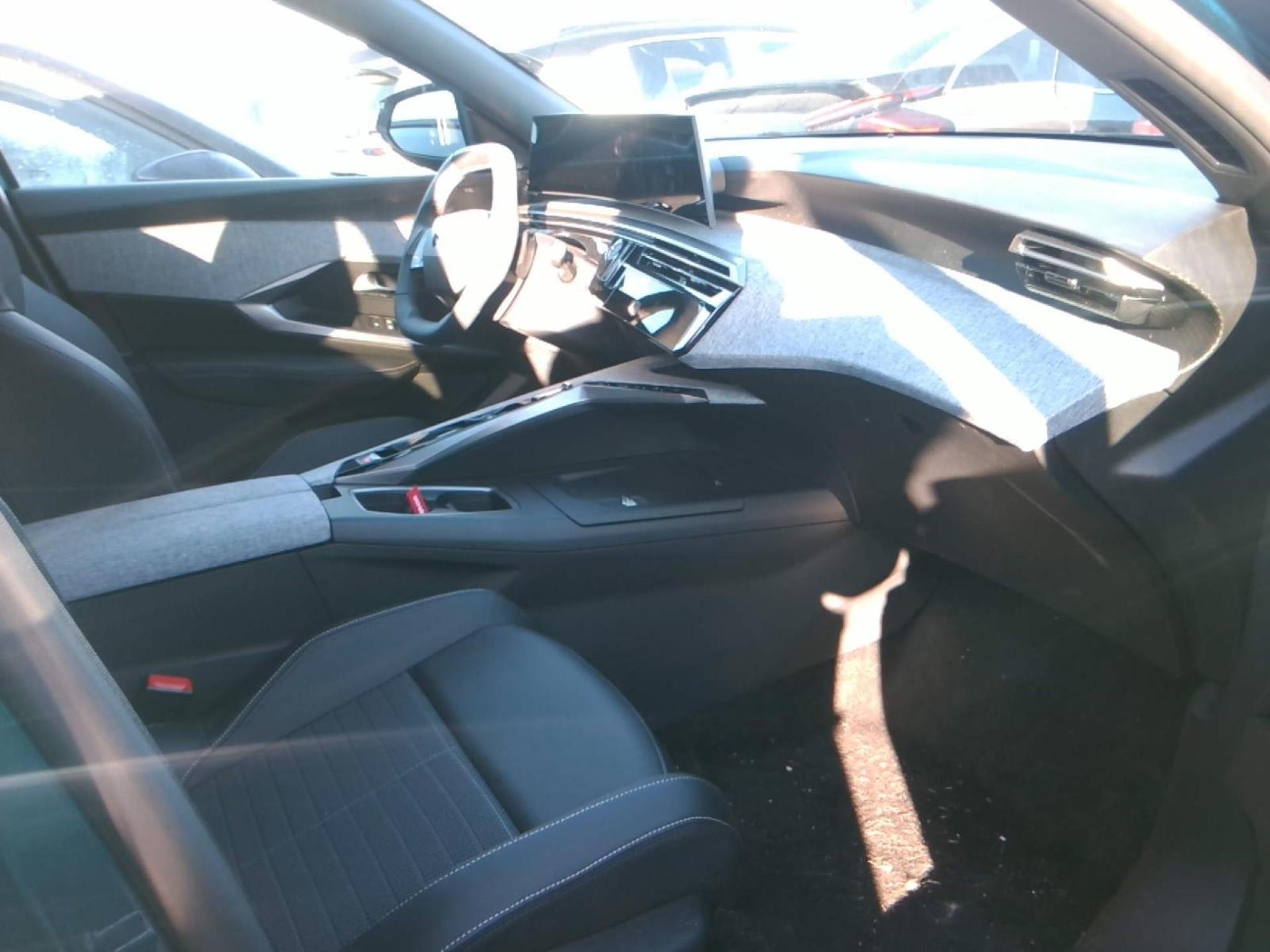 Peugeot 3008 Hybrid 136 e-DCS6 Allure 2024