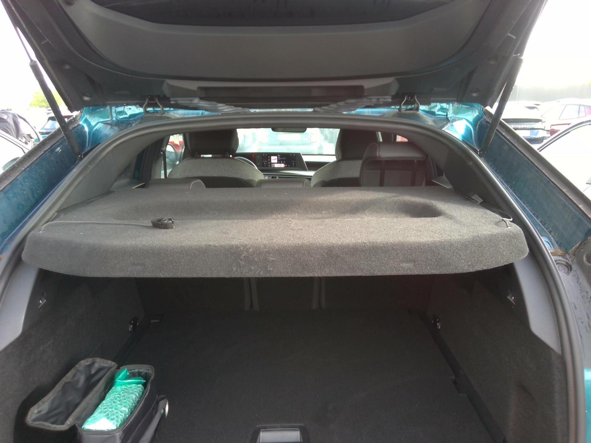 Peugeot 3008 Hybrid 145 e-DCS6 Allure 2025