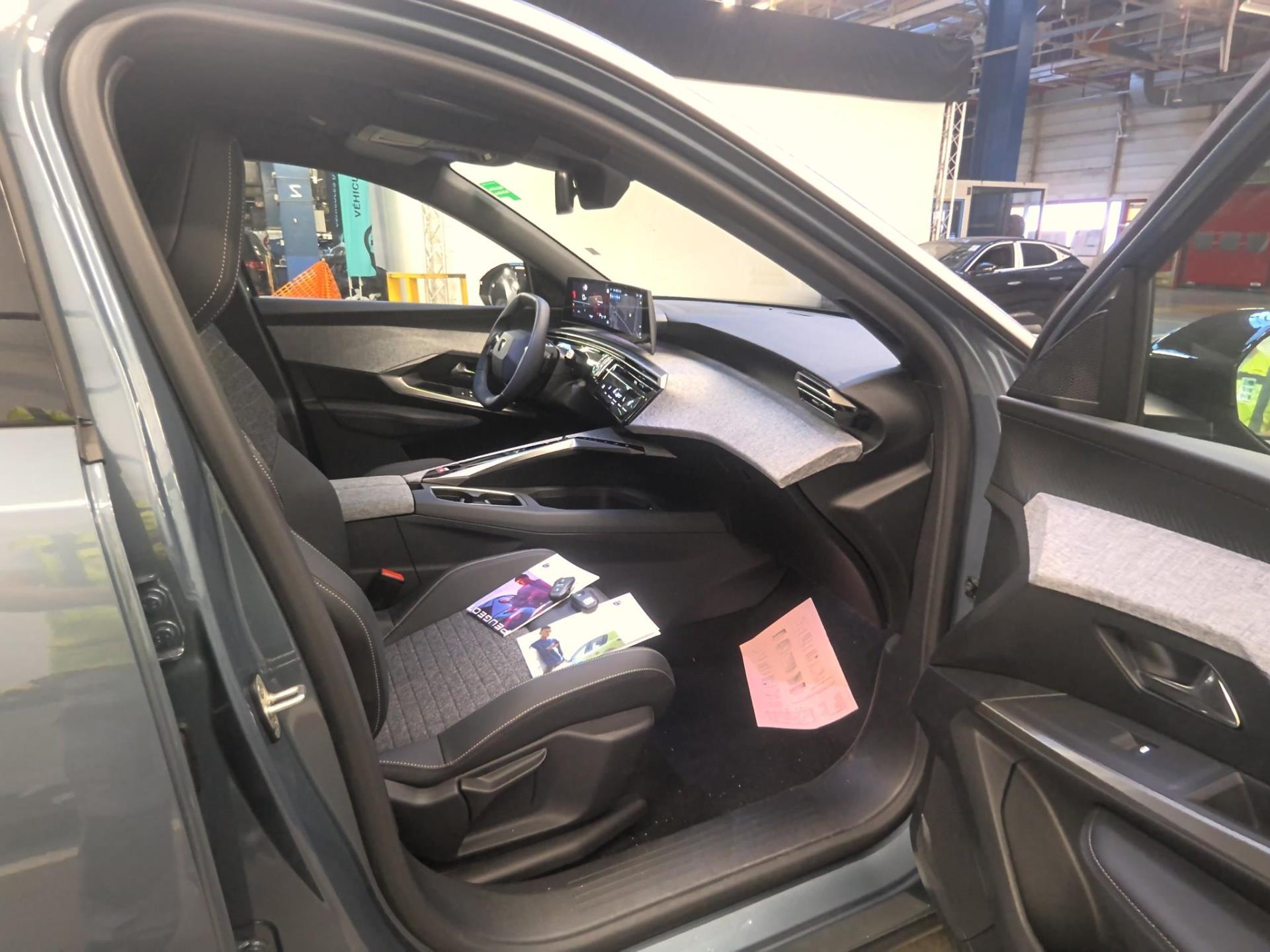 Peugeot 3008 Hybrid 145 e-DCS6 Allure 2025