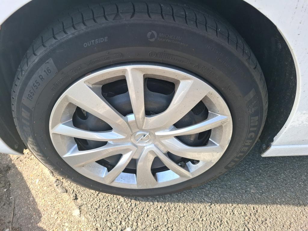 Opel Corsa 1.2 75 ch BVM5  2024