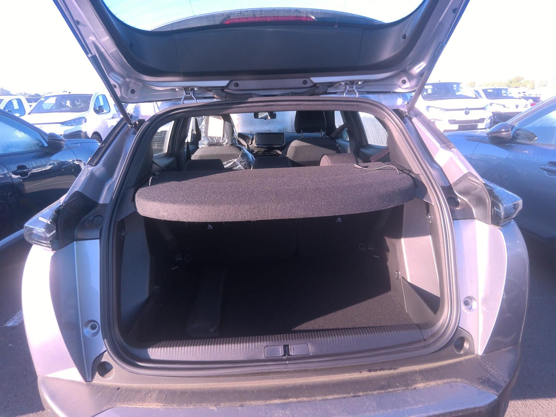 Peugeot 2008 Hybrid 145 e-DCS6 Style 2025
