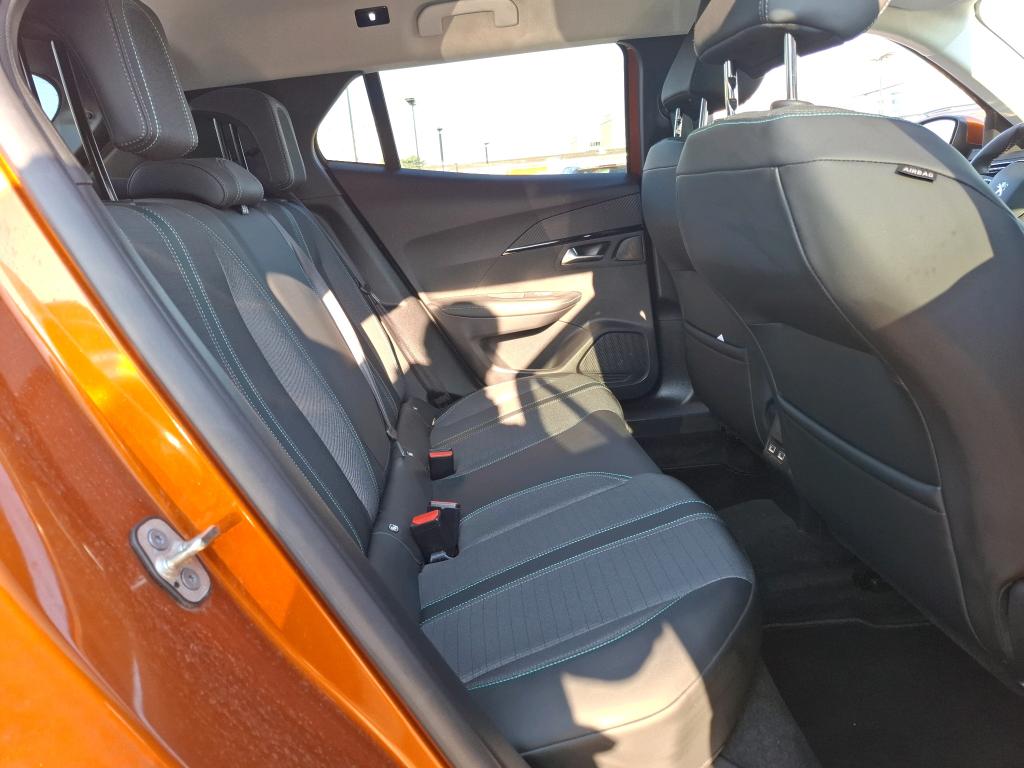 Peugeot 2008 BlueHDi 130 S&S EAT8 Allure Business 2021