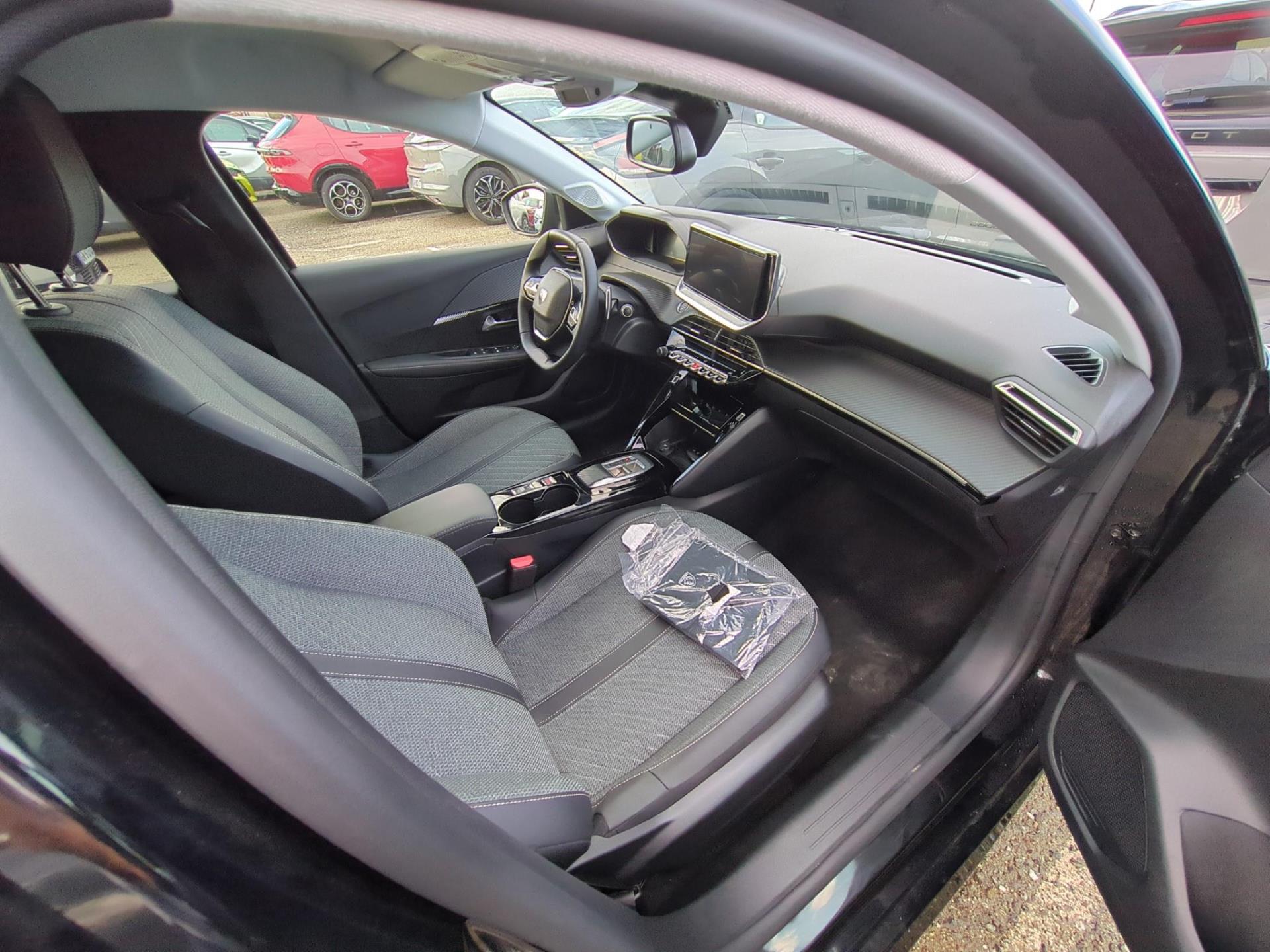 Peugeot 208 Hybrid 100 e-DCS6 Allure 2024
