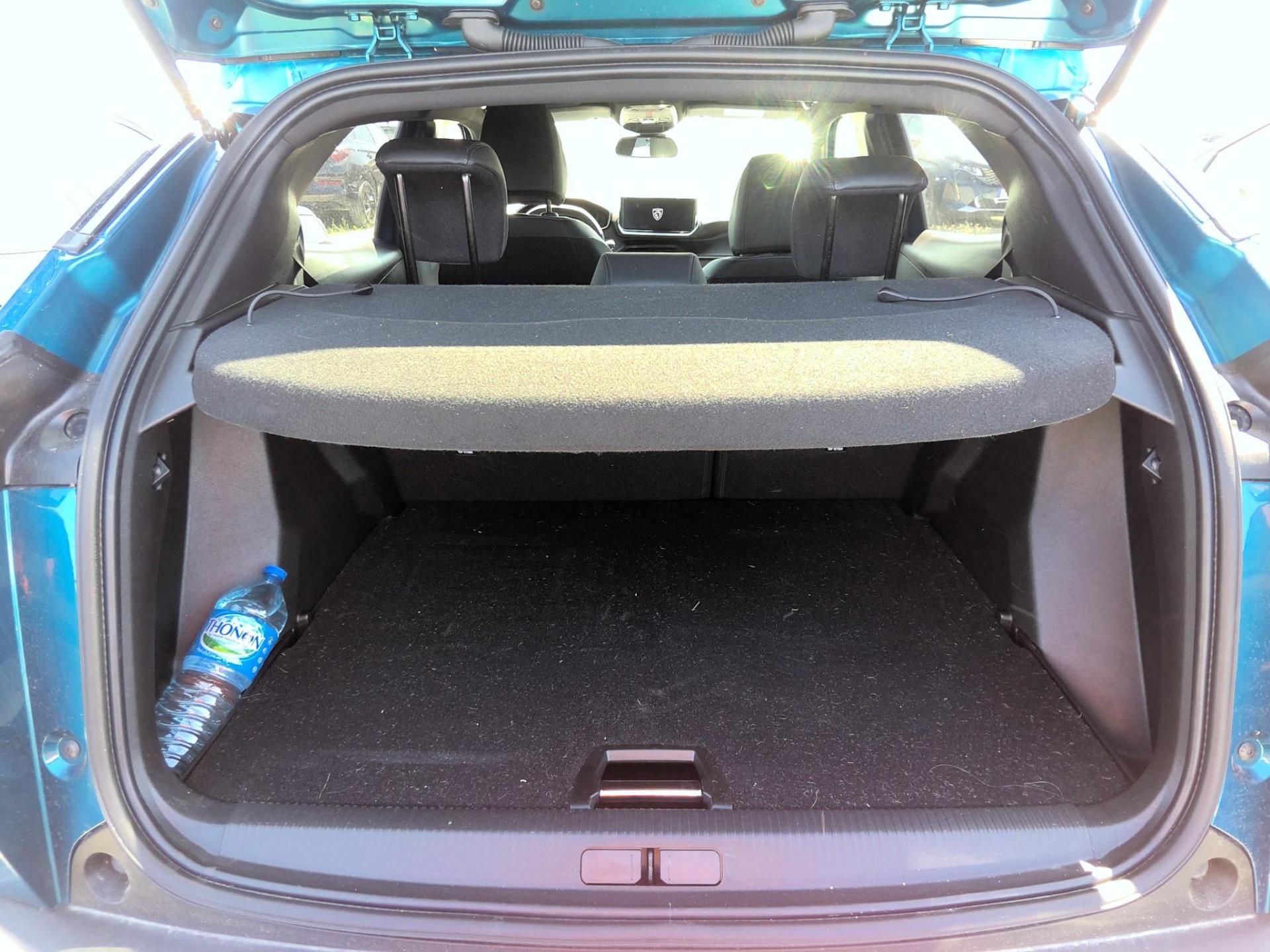 Peugeot 2008 Hybrid 136 e-DCS6 Allure 2025