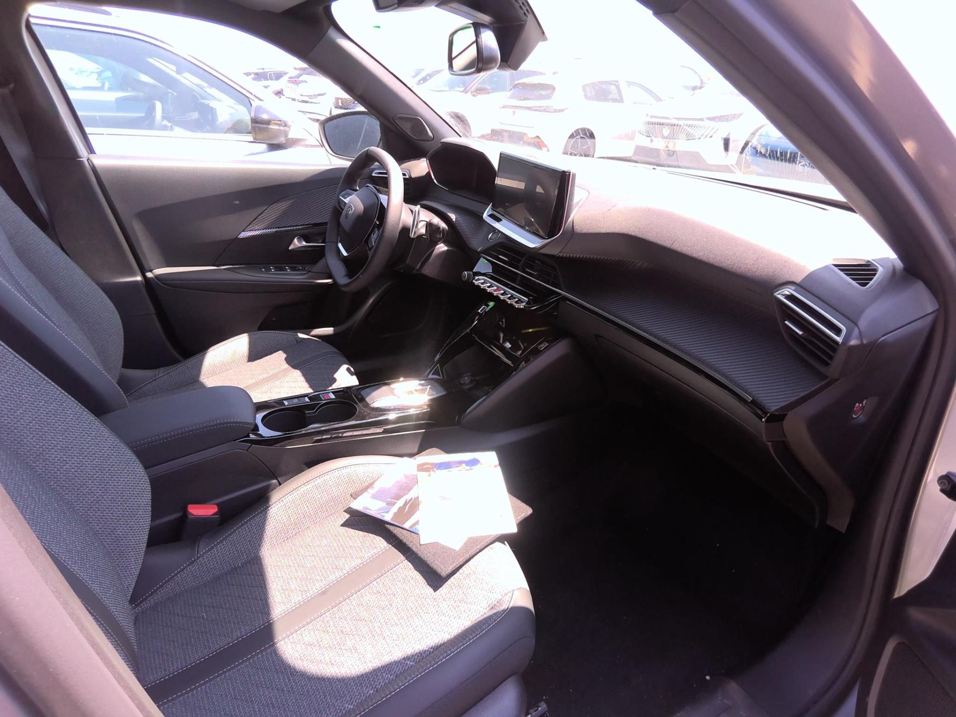 Peugeot 2008 Hybrid 145 e-DCS6 Allure 2025