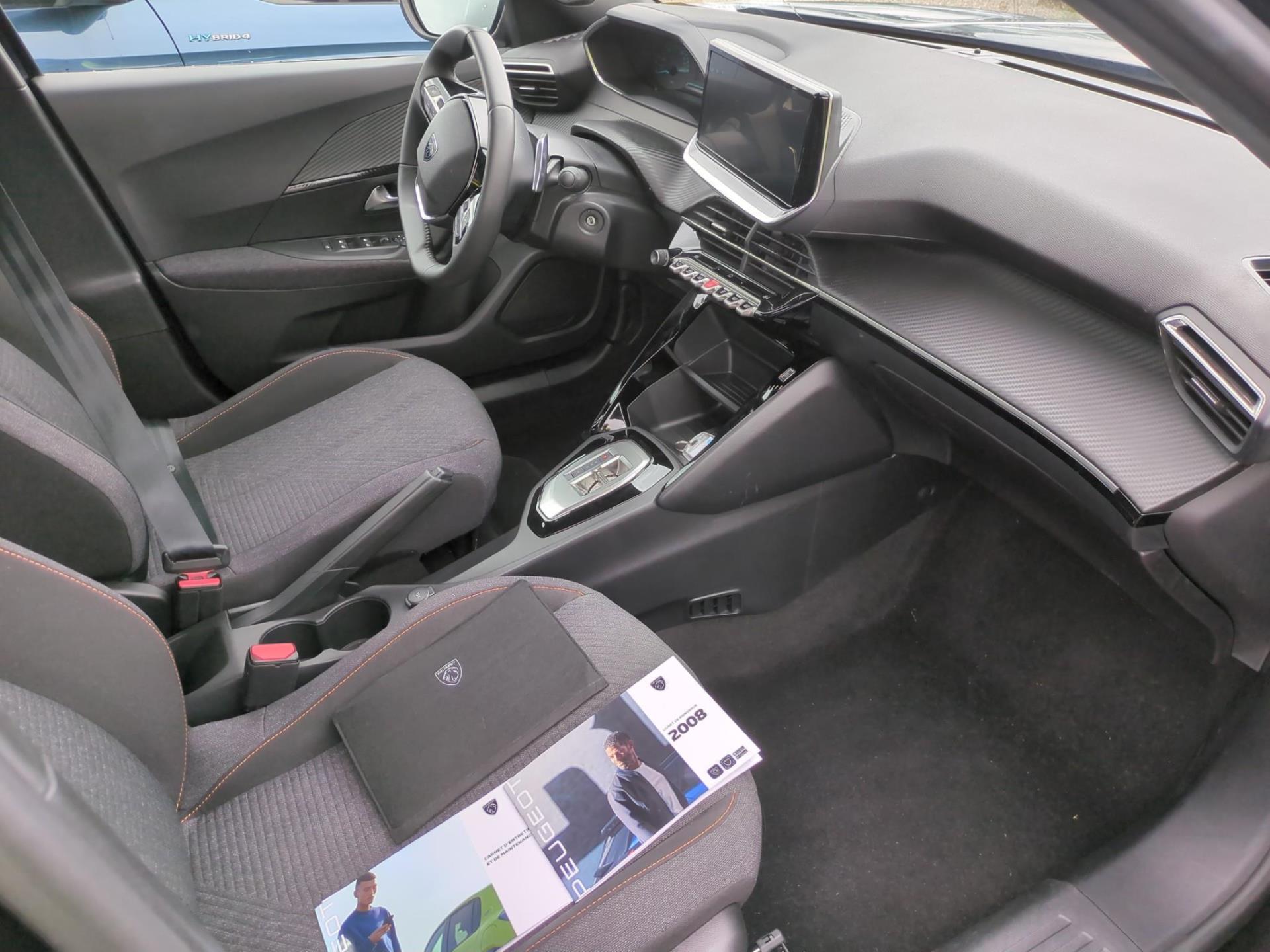 Peugeot 2008 Hybrid 136 e-DCS6 Style 2025