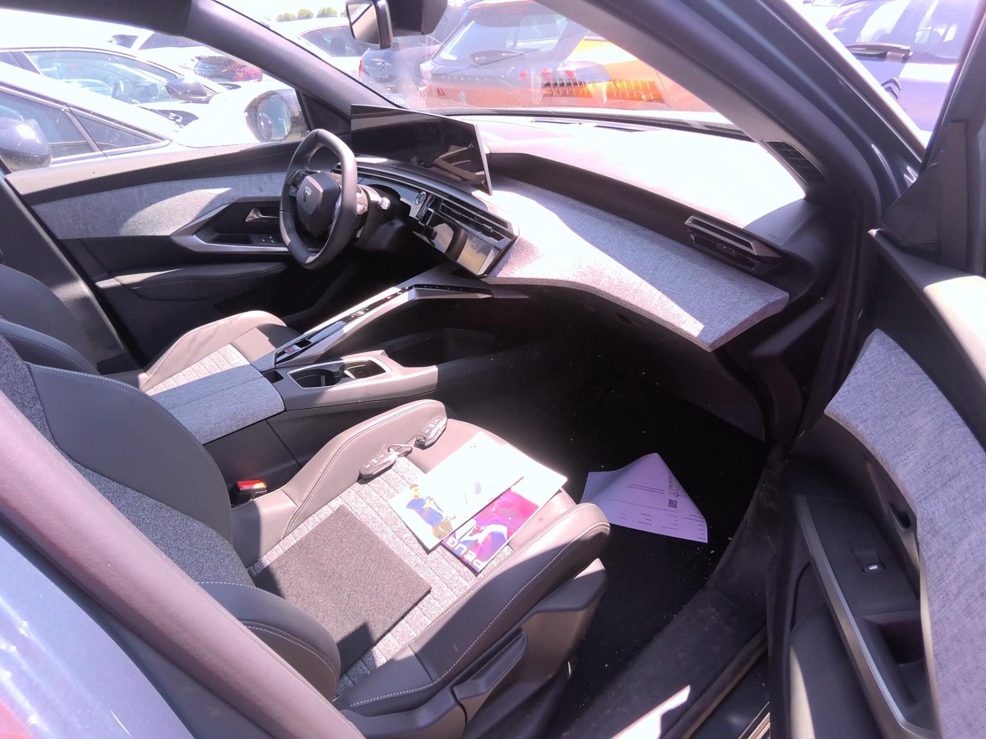 Peugeot 5008 Hybrid 136 e-DCS6 Allure 2025