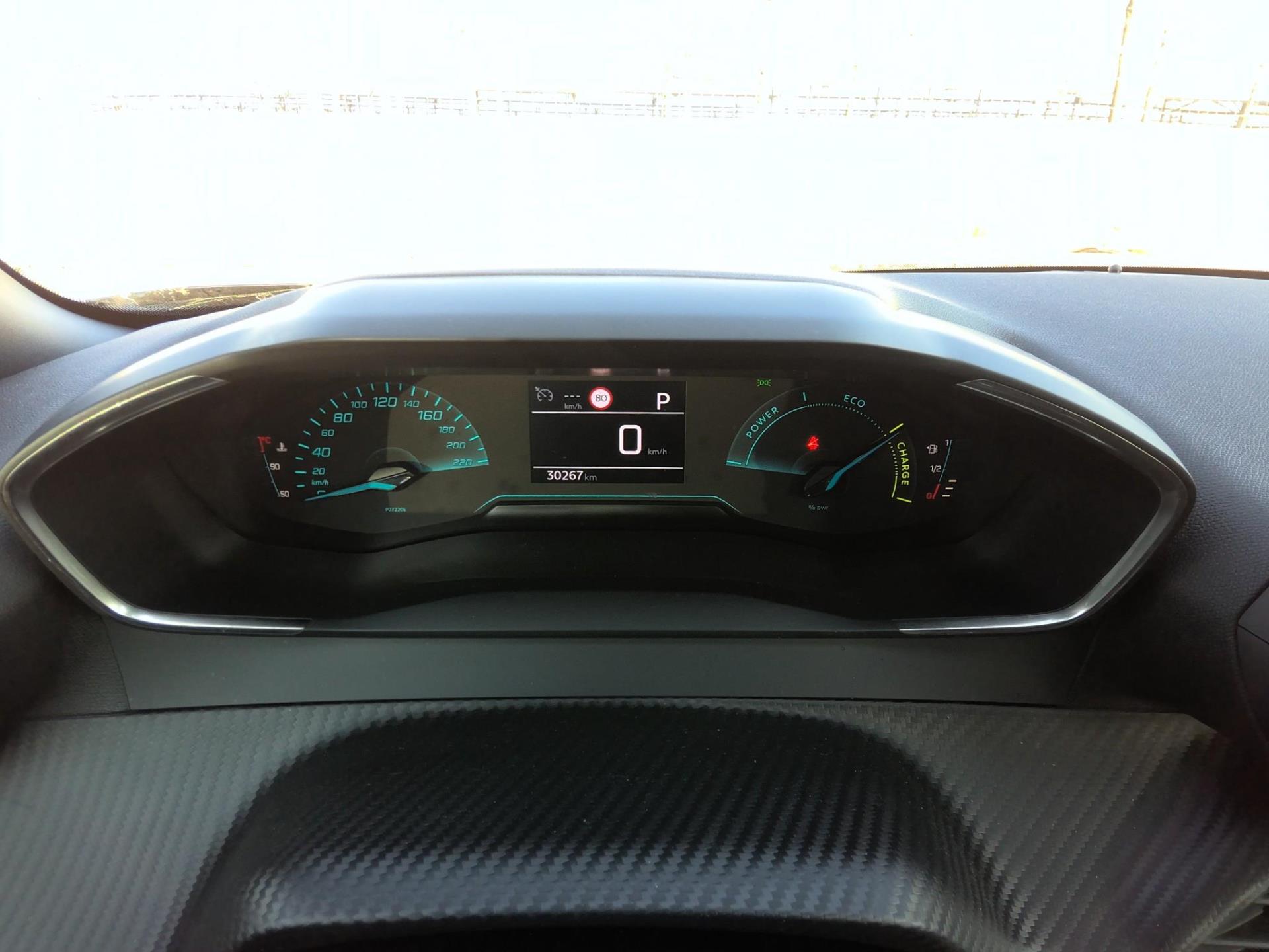 Peugeot 2008 Hybrid 145 e-DCS6 Style 2025