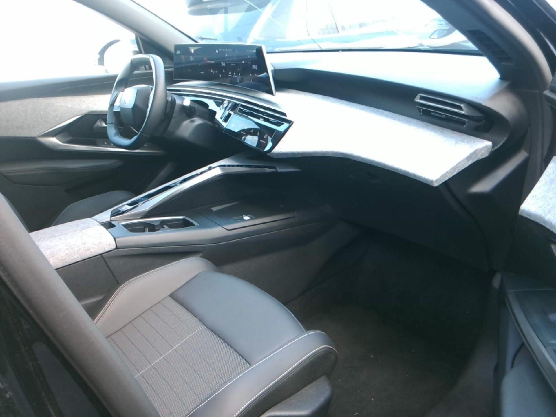 Peugeot 3008 Hybrid 136 e-DCS6 Allure 2024