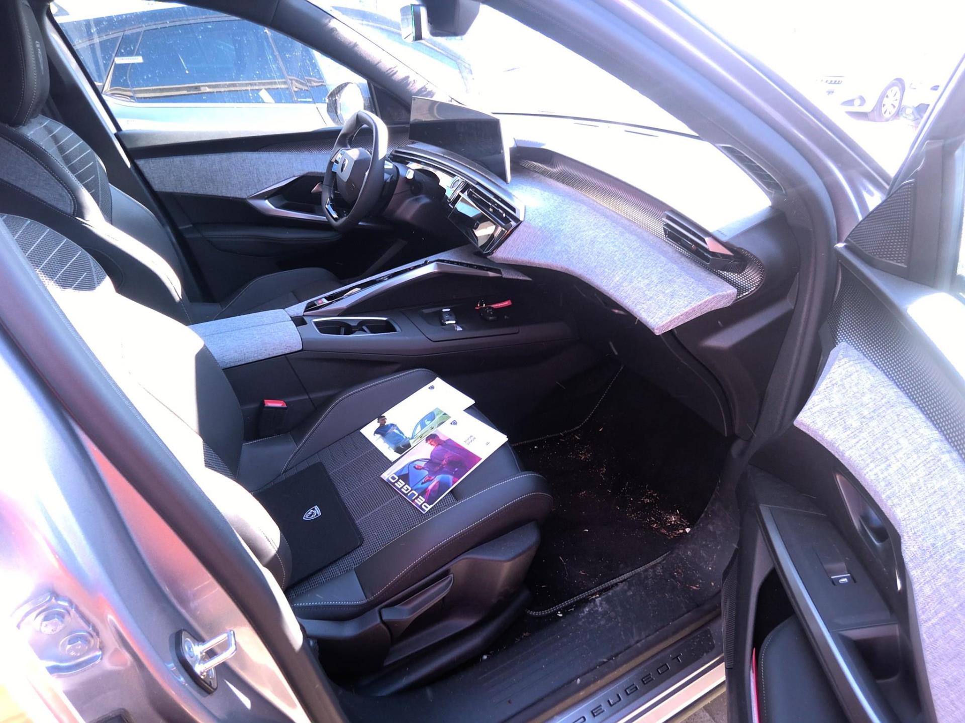 Peugeot 5008 Hybrid 136 e-DCS6 GT 2025