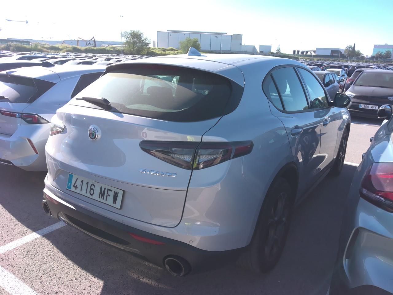 Foto Alfa Romeo Stelvio 4