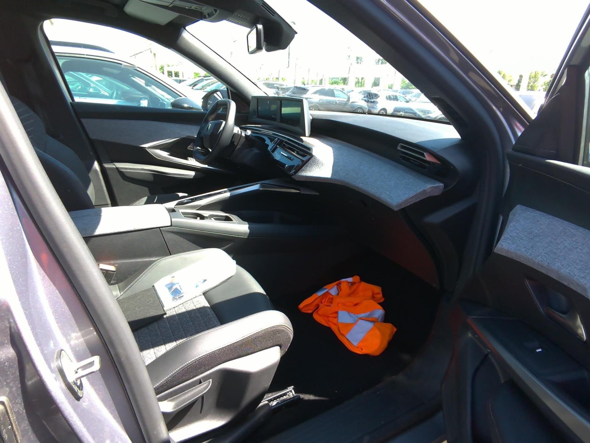Peugeot 5008 Hybrid 145 ch e-DCS6 Allure 2025