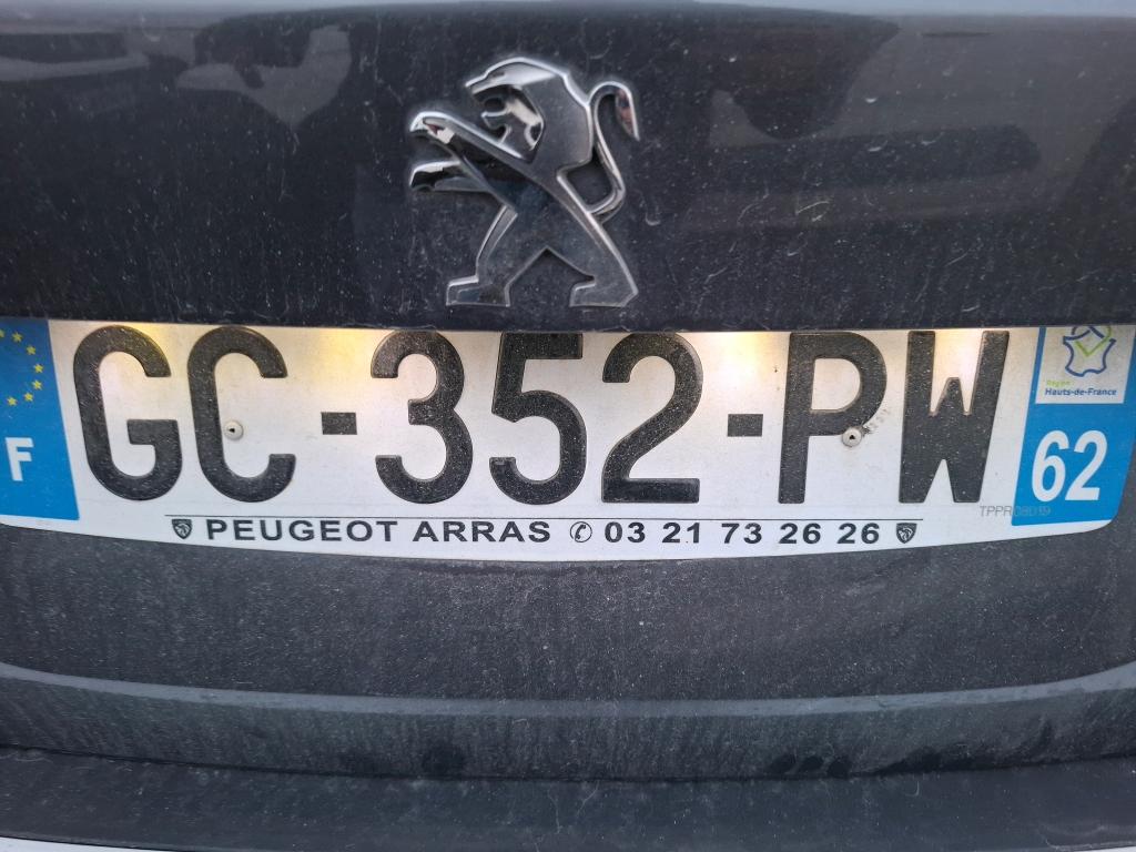 Peugeot 2008 BlueHDi 130 S&S EAT8 Active Business 2021