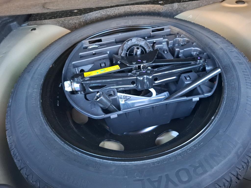 Citroen C4 SOCIETE BLUEHDI 130 S&S EAT8 FEEL NAV BUSINESS R 2022