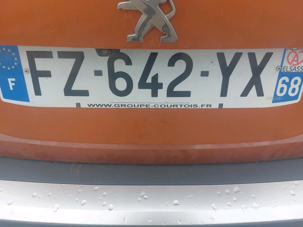 Peugeot 2008 PureTech 130 S&S EAT8 Allure Business 2021