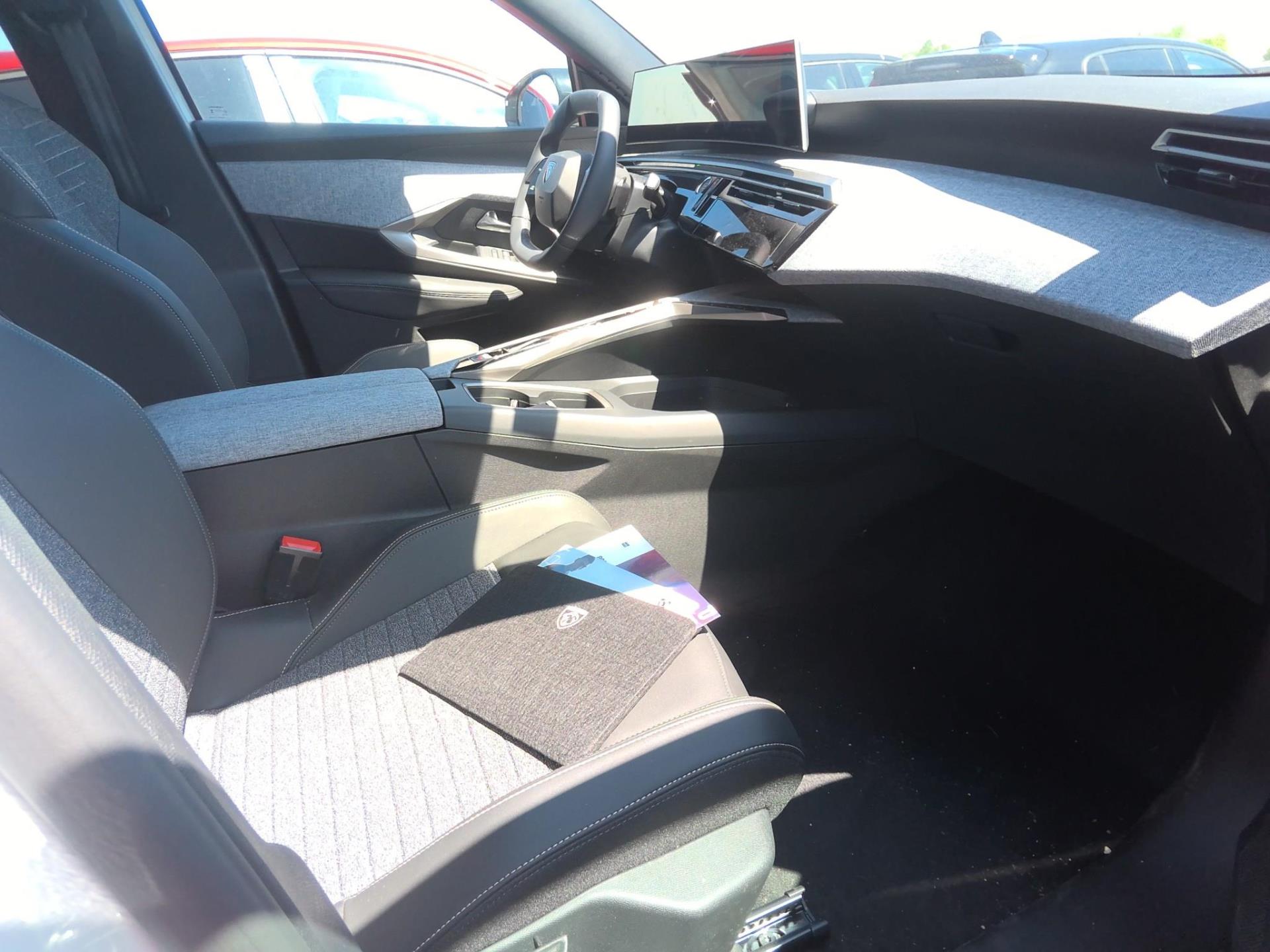 Peugeot 3008 Hybrid 145 e-DCS6 Allure 2025