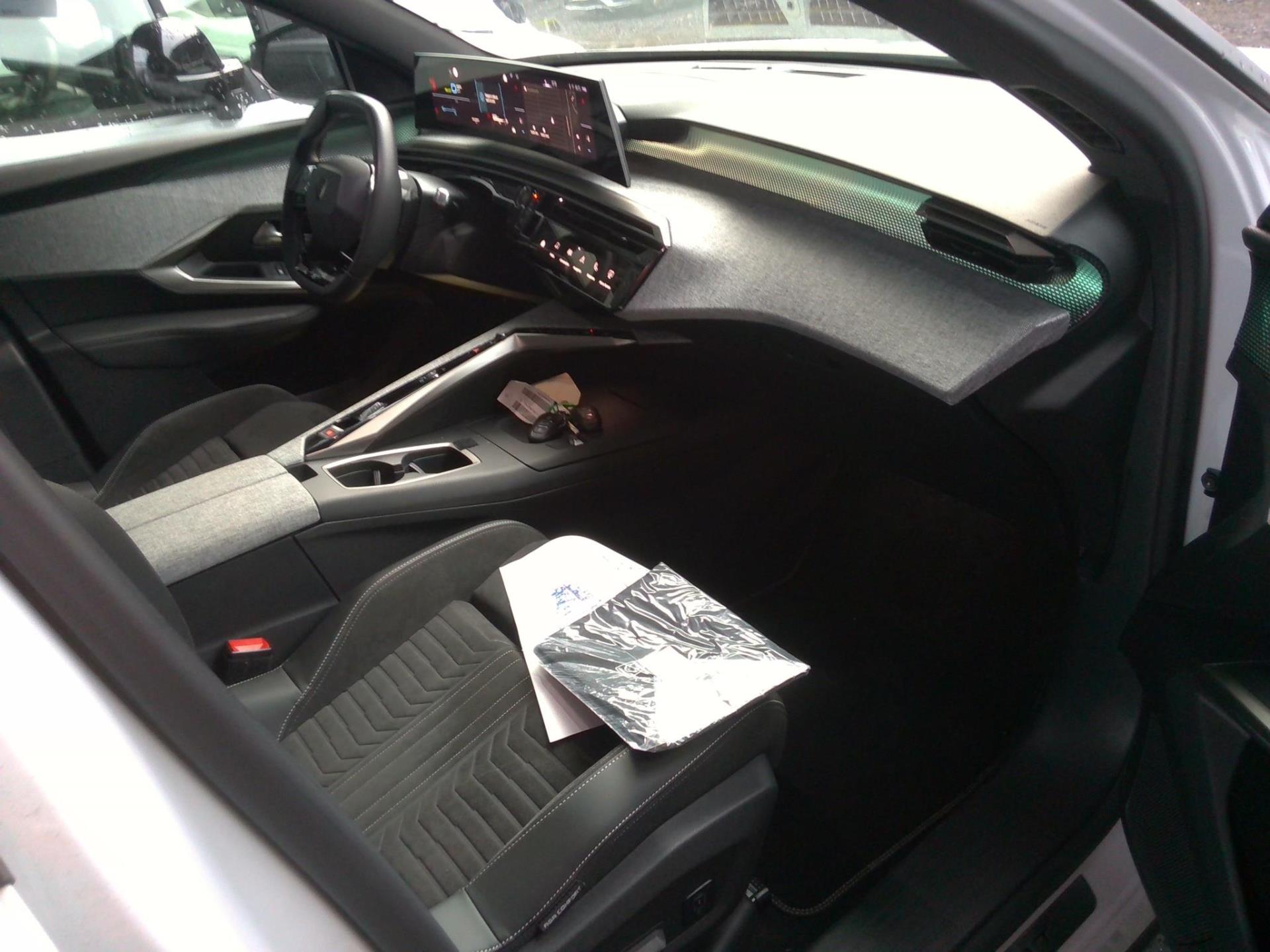 Peugeot 3008 Plug-in Hybrid 195 e-DCS7 GT 2025