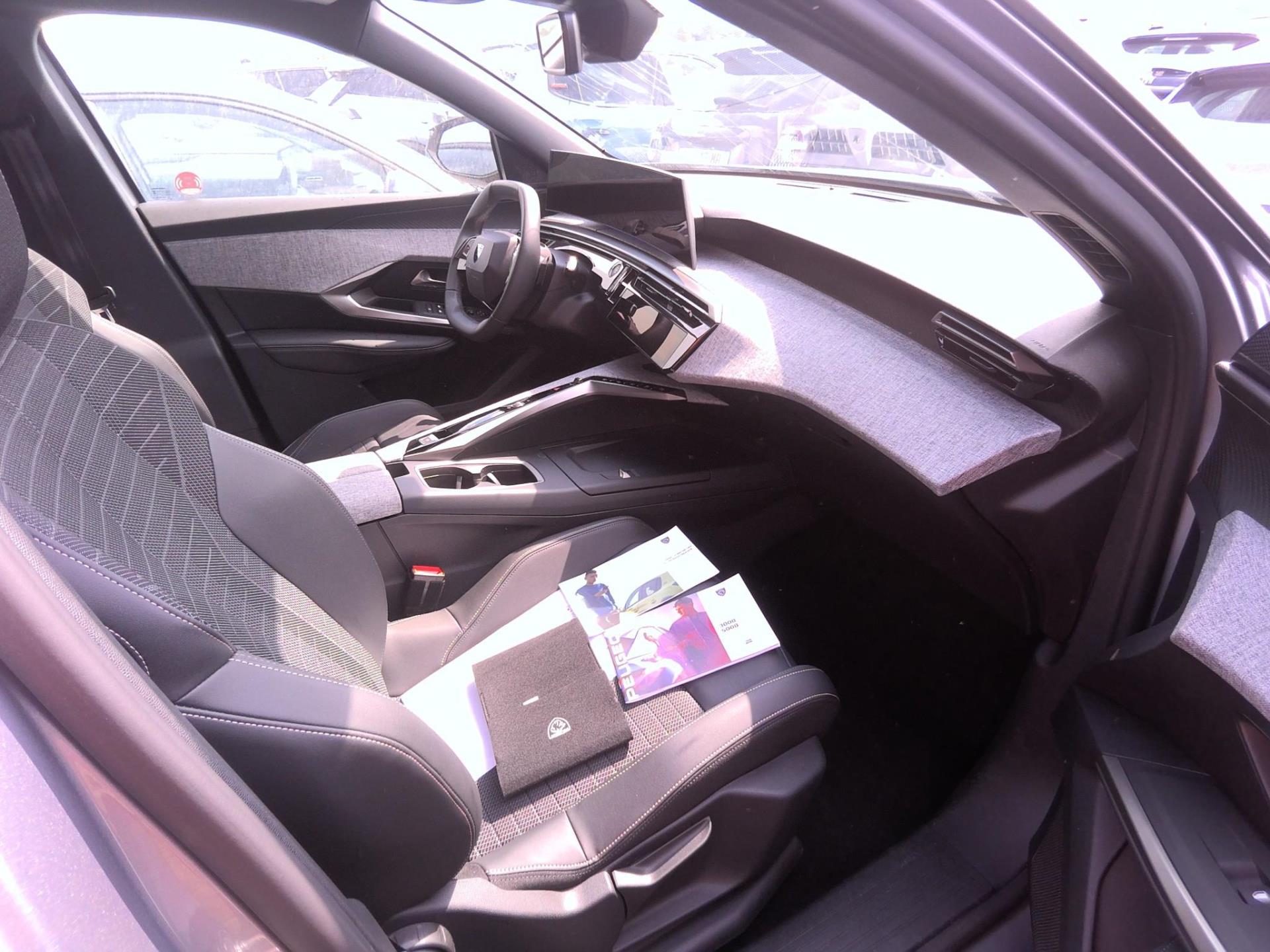Peugeot 3008 Hybrid 136 e-DCS6 Allure 2024