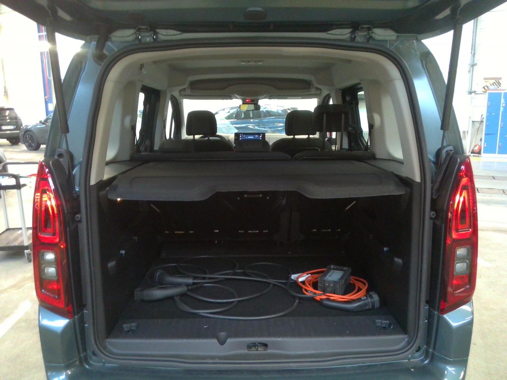 Opel E-Combo Life Taille M 136 ch 100 kW Batterie 54 kWh Elegance 2024