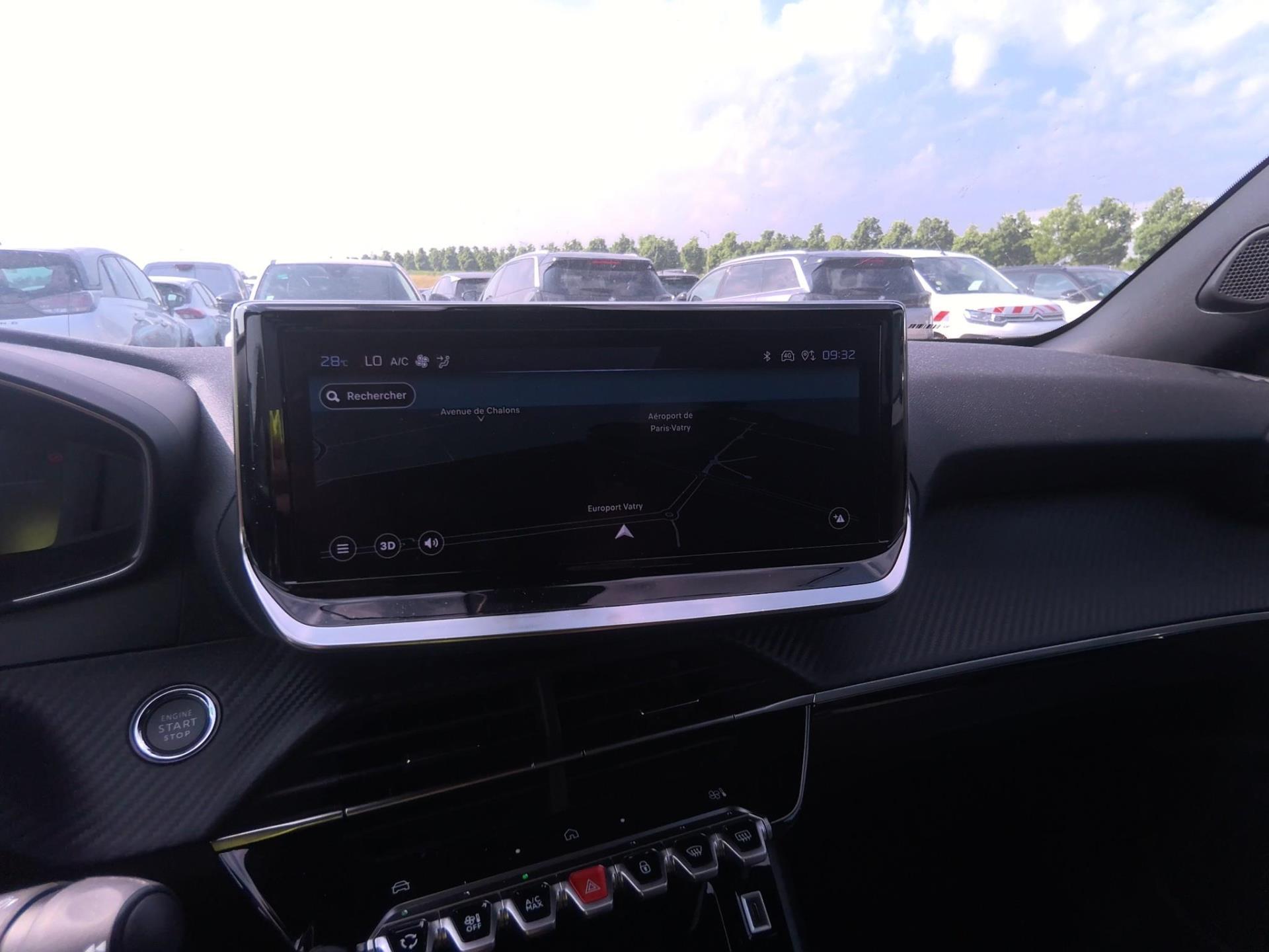Peugeot 2008 Hybrid 136 e-DCS6 Allure 2025