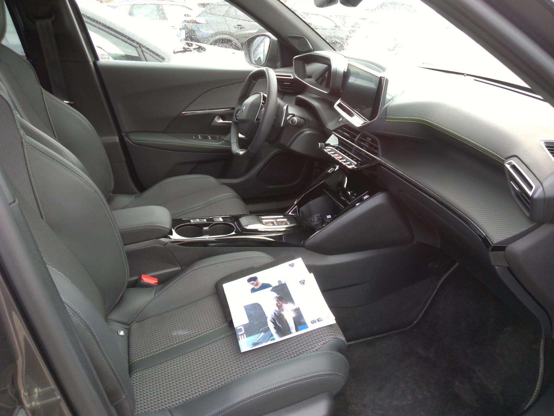 Peugeot 2008 PureTech 130 S&S EAT8 GT 2023