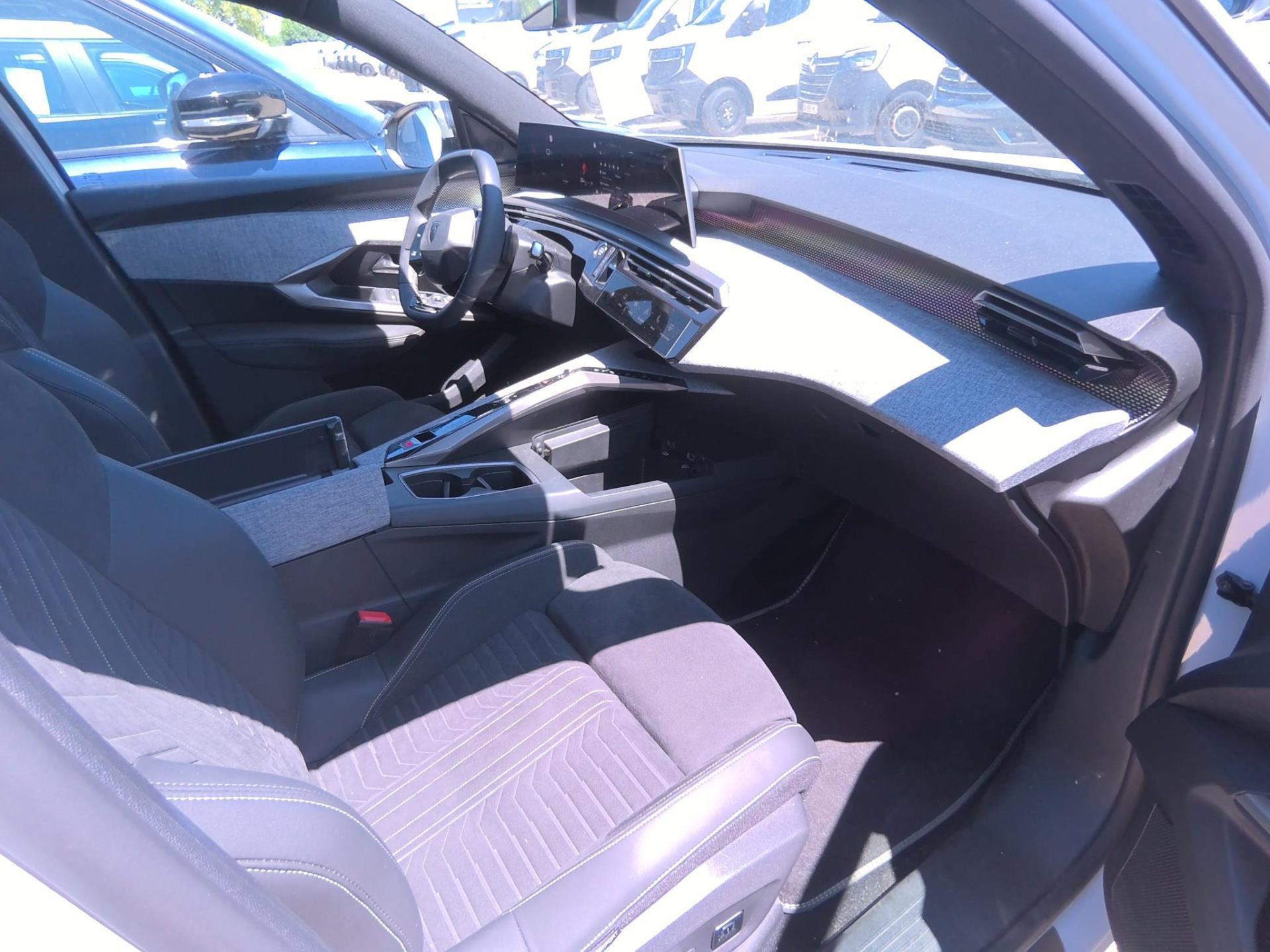 Peugeot 5008 Hybrid 145 e-DCS6 GT 2025