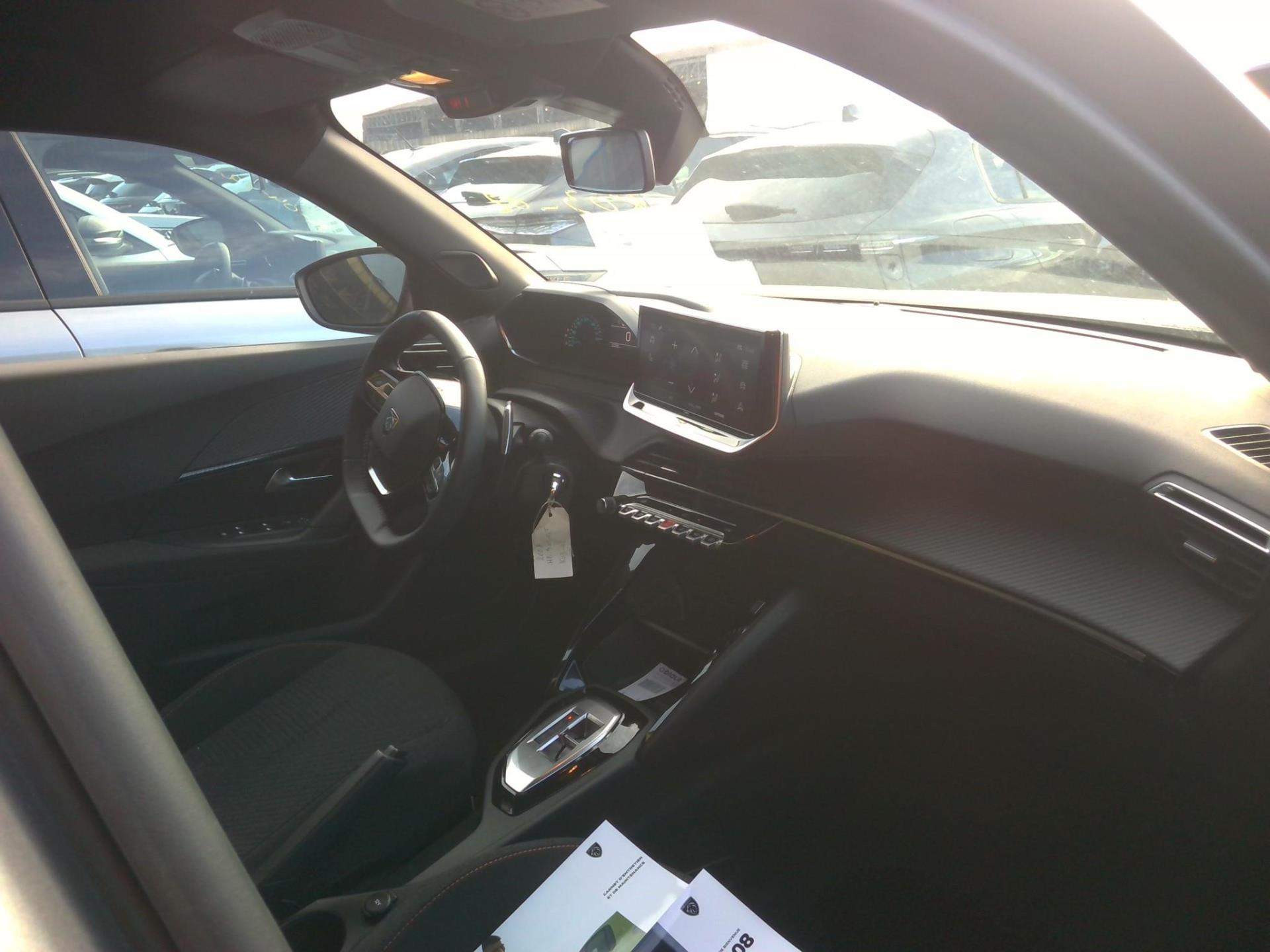 Peugeot 2008 Hybrid 136 e-DCS6 Style 2025