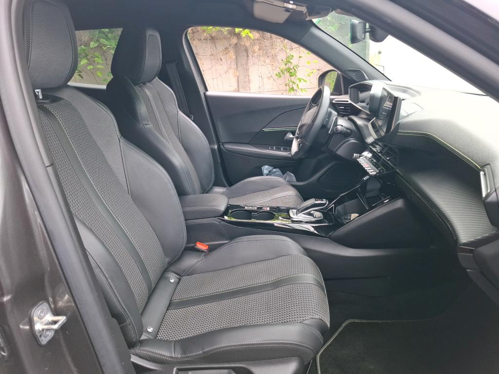 Peugeot 2008 PureTech 130 S&S EAT8 GT 2021